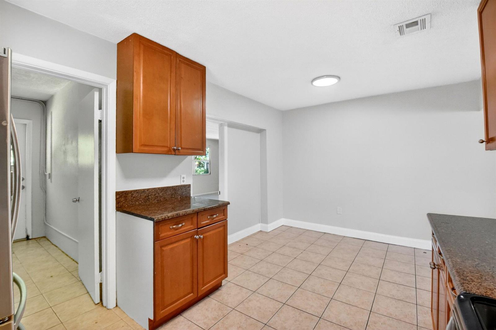 775 Snead Circle, FL 33413 photo 2