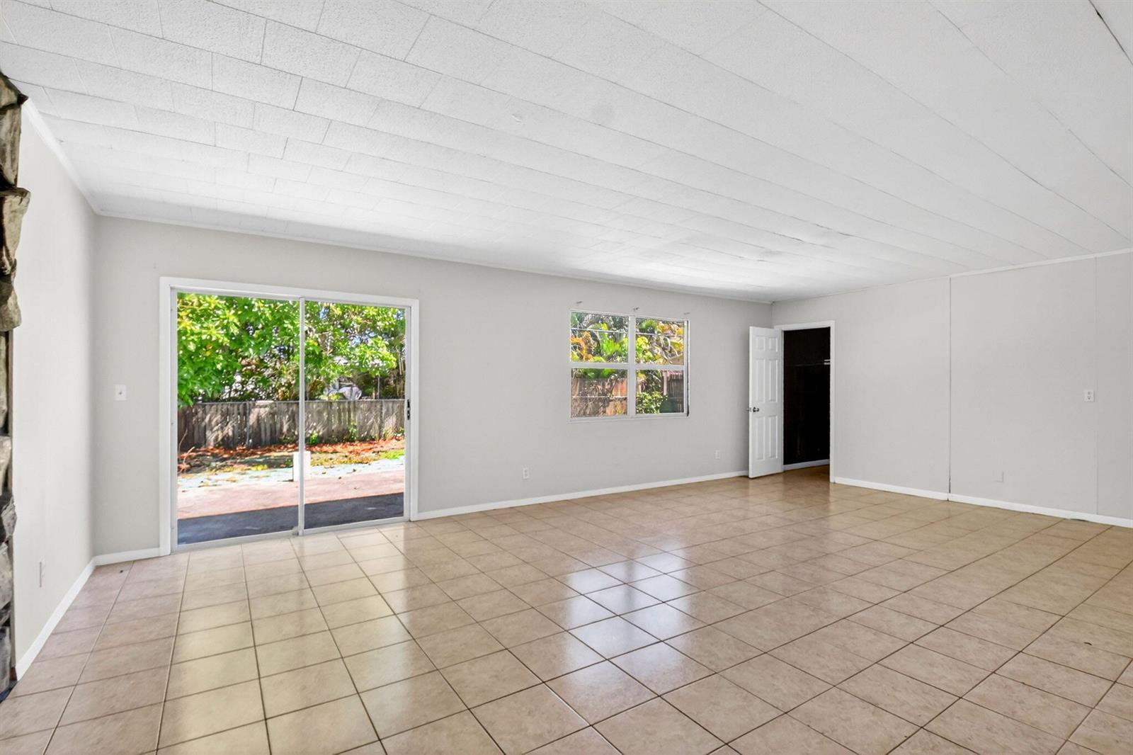 775 Snead Circle, FL 33413 photo 4