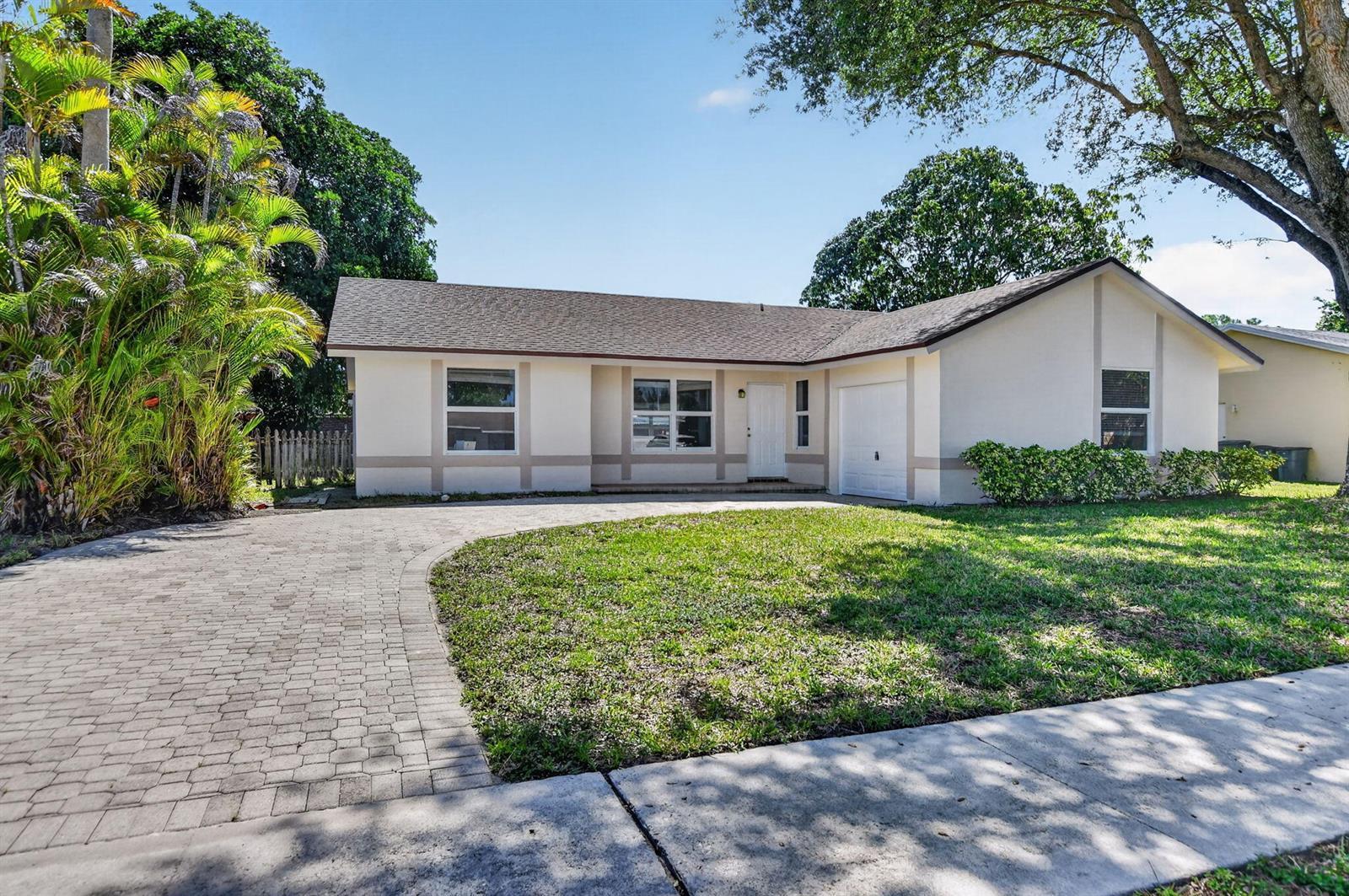 19486 Delaware Circle, Boca Raton FL 33434 photo 2