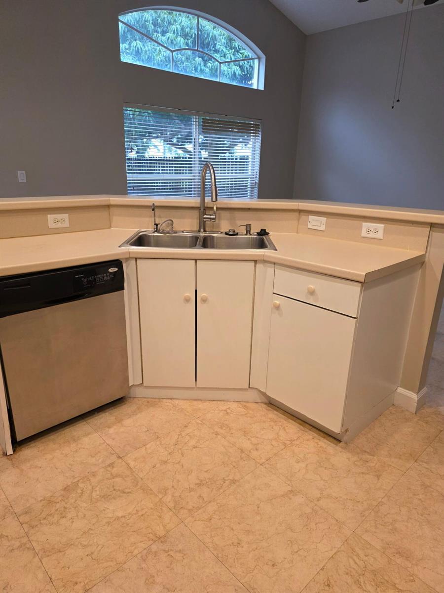 1350 NW 143rd Avenue, Pembroke Pines FL 33028 photo 5