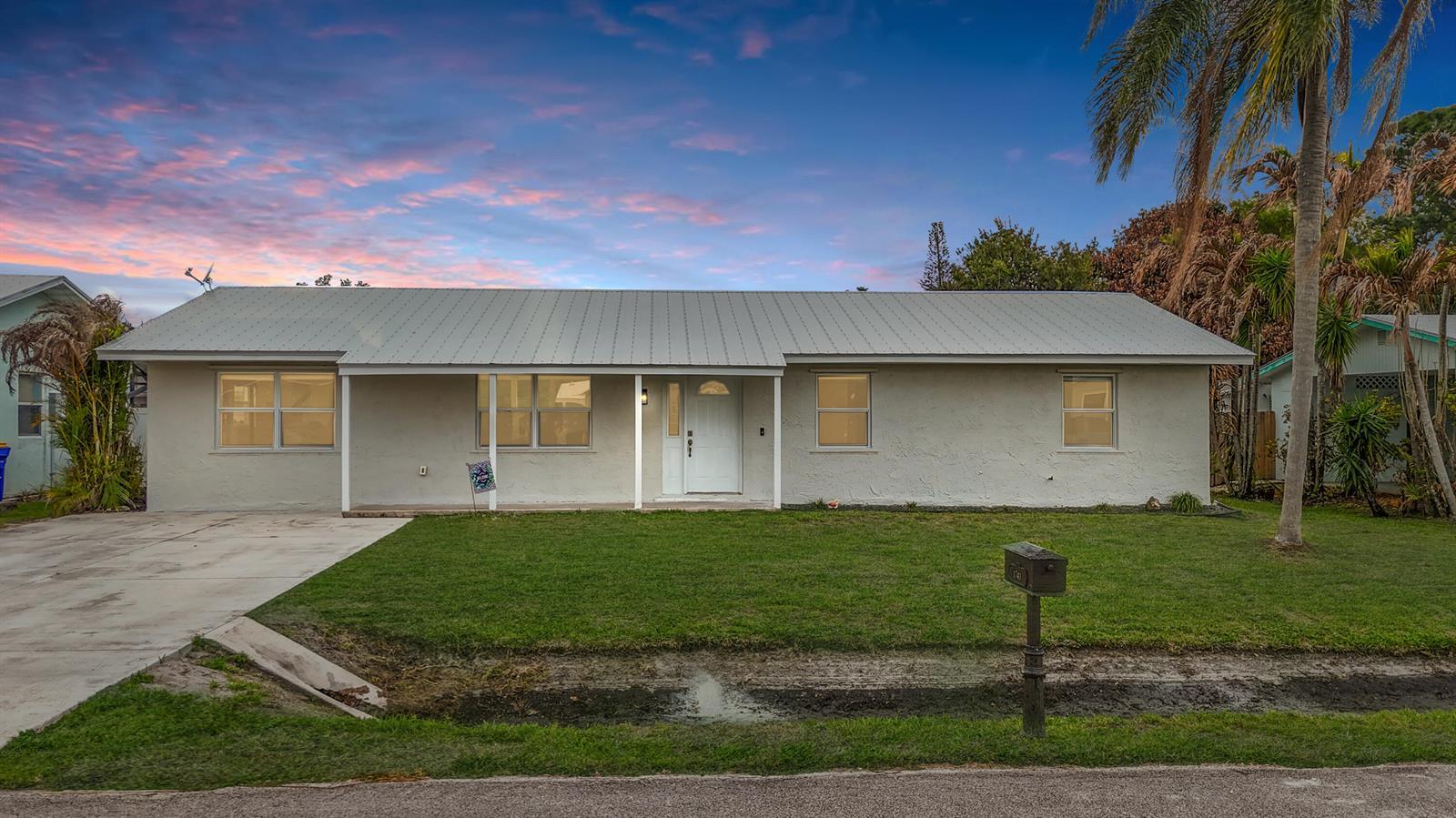 1741 SE Jackson Street, Stuart FL 34997 photo 2