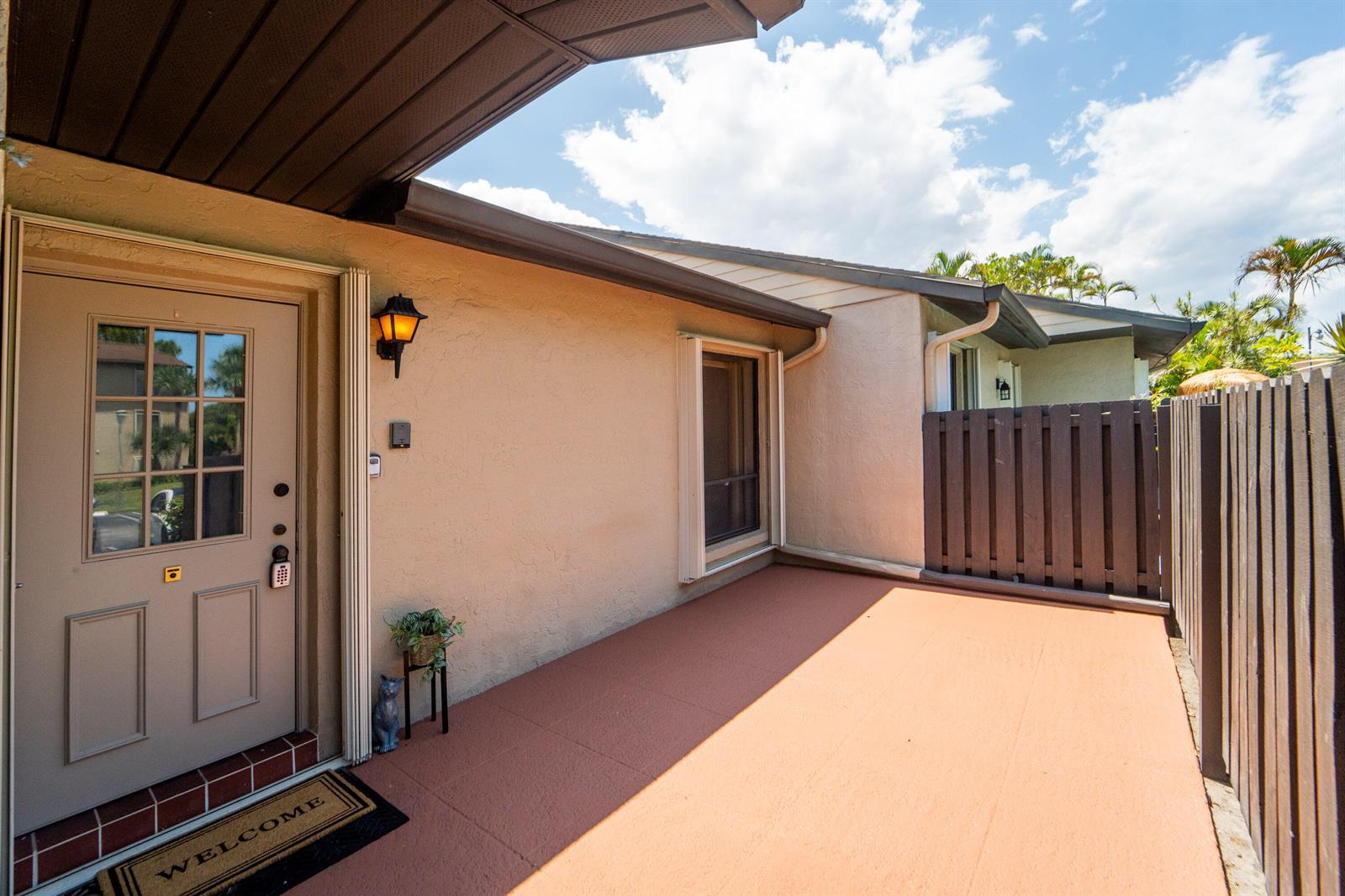 705 Sunny Pine Way # F, FL 33415