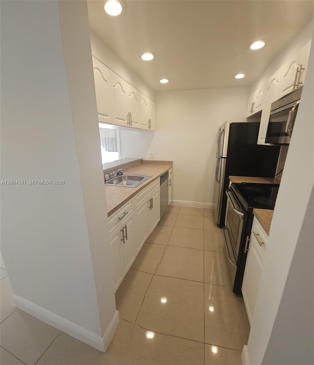 8160 Geneva Ct # 208, Doral FL 33166