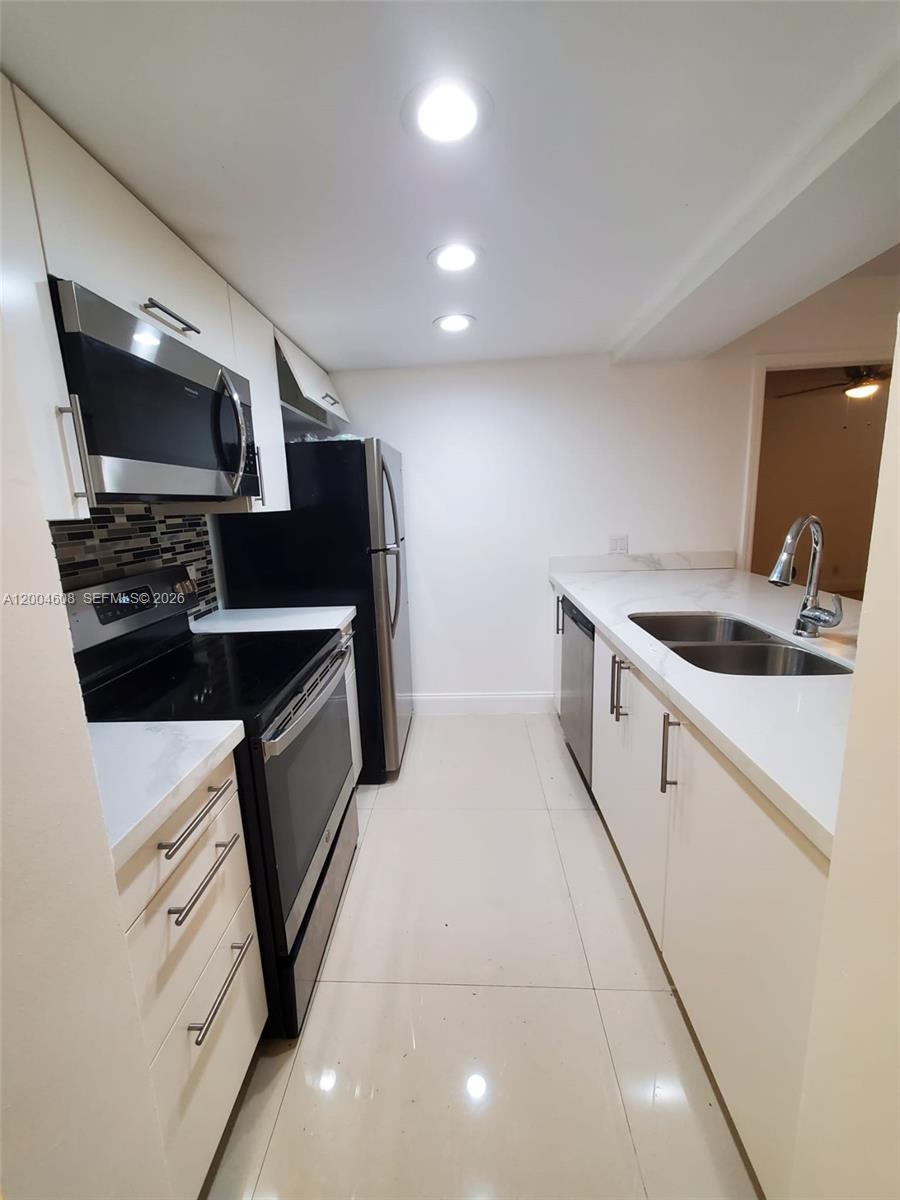 8100 Geneva Ct # 437, Doral FL 33166 photo 2
