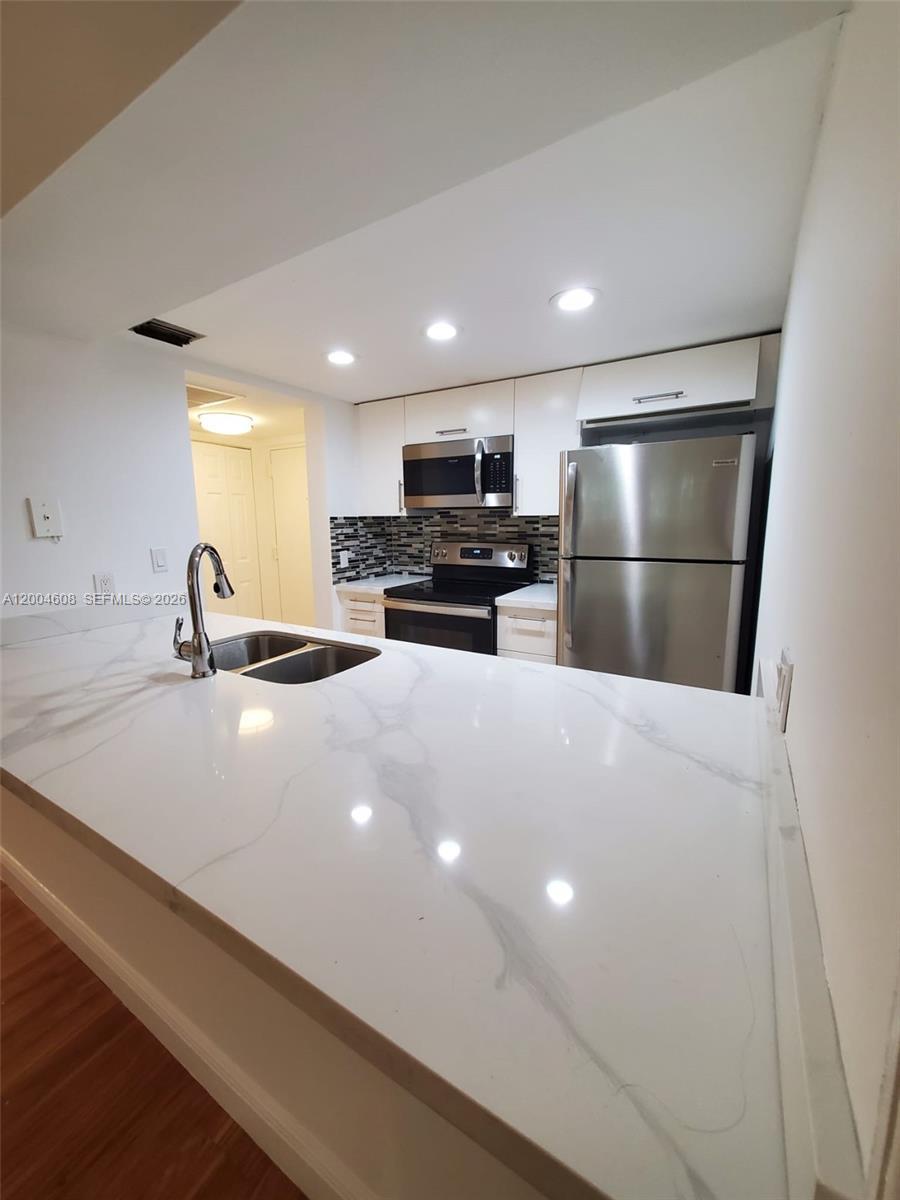 8100 Geneva Ct # 437, Doral FL 33166 photo 3