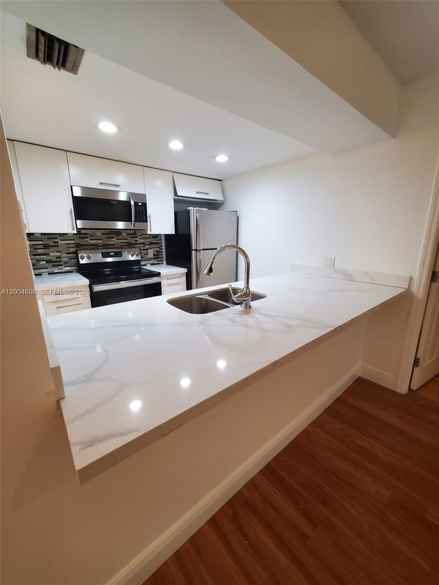 8100 Geneva Ct # 437, Doral FL 33166 photo 5