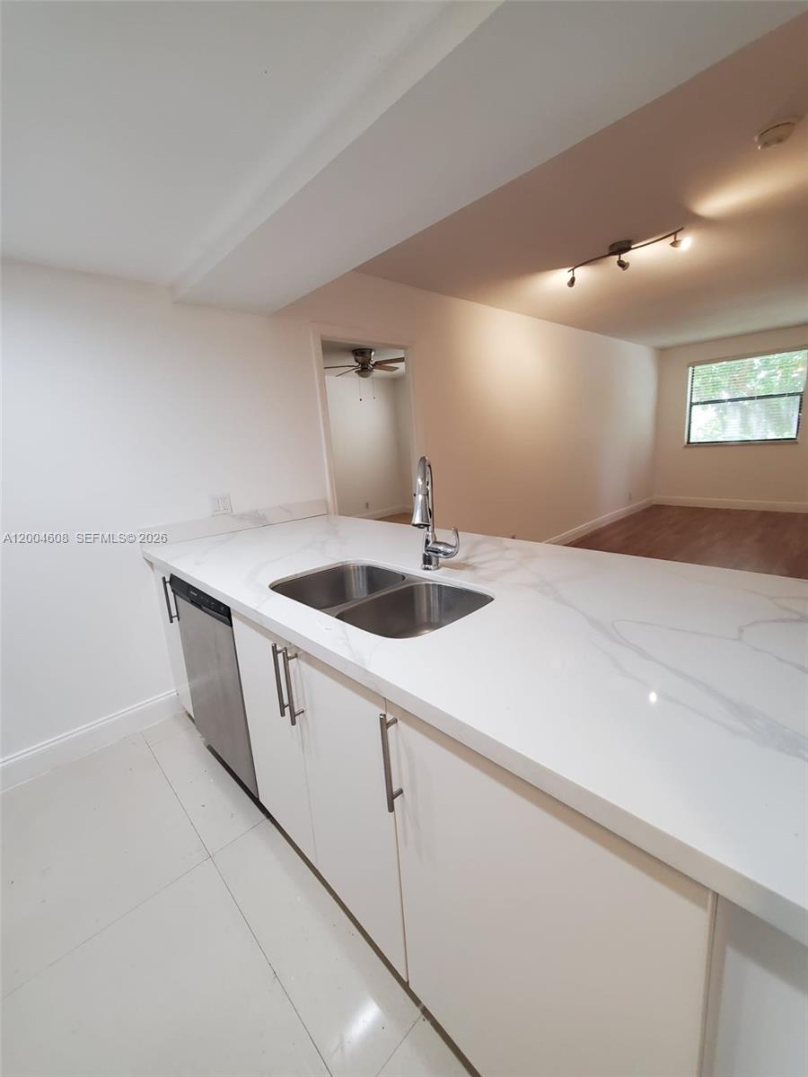 8100 Geneva Ct # 437, Doral FL 33166 photo 4