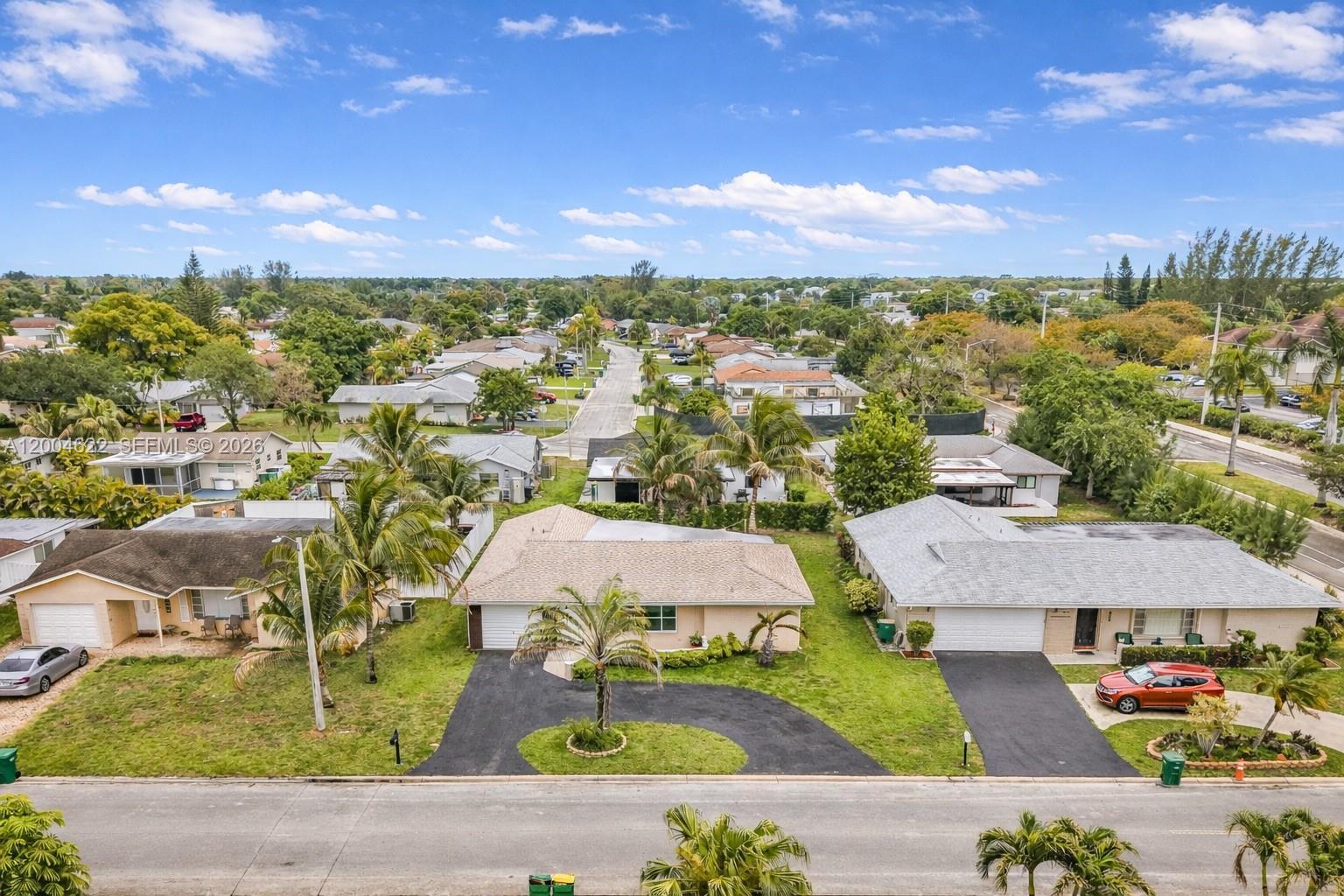 8102 NW 96th Ter, Tamarac FL 33321 photo 2