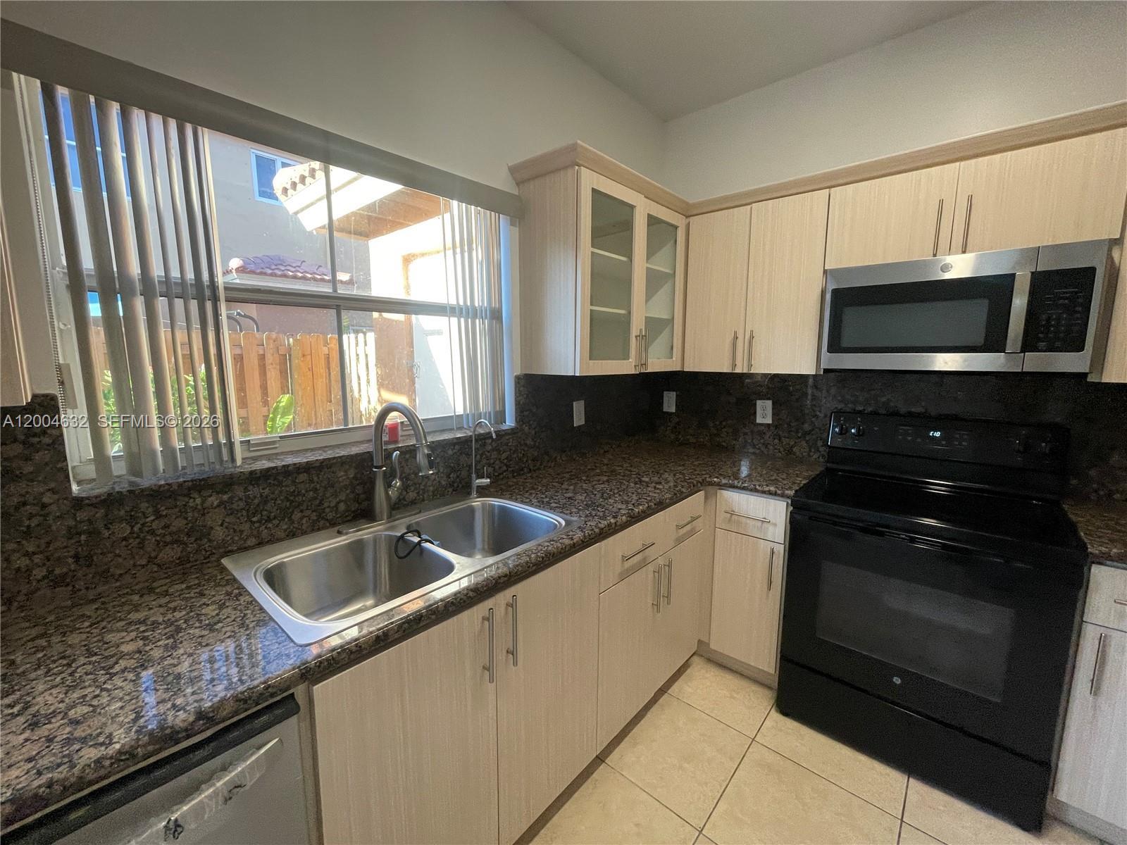 8423 NW 138th Ter # 2804, Miami Lakes FL 33016 photo 4