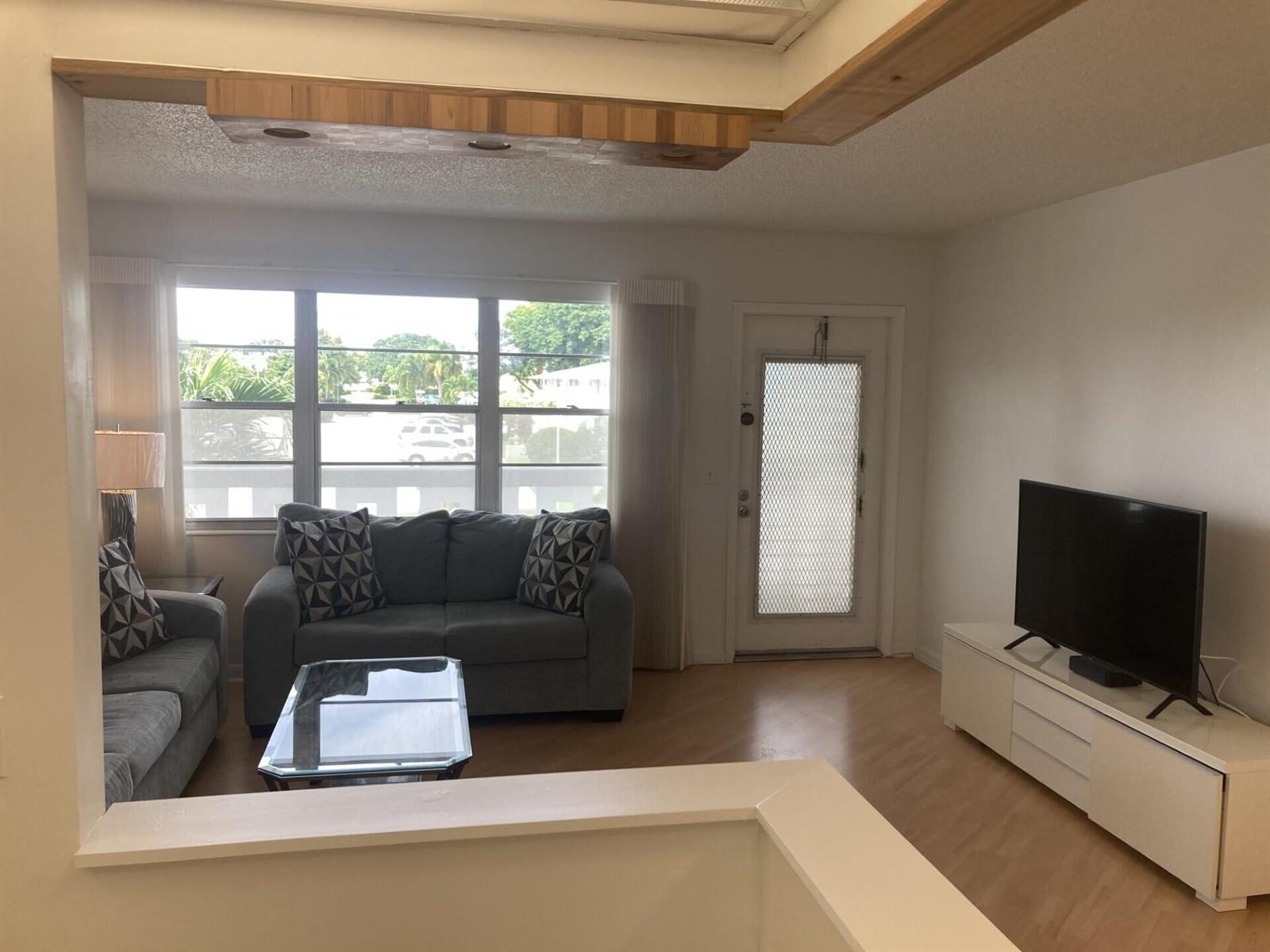 2004 Harwood C, Deerfield Beach FL 33442 photo 3