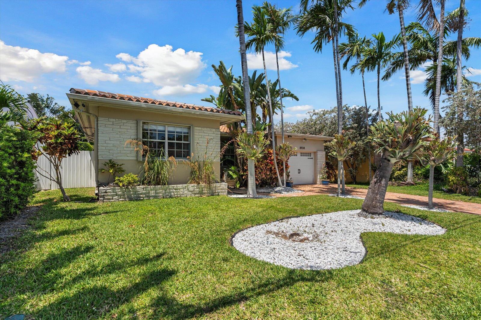 8934 Emerson Avenue, Surfside FL 33154 photo 4