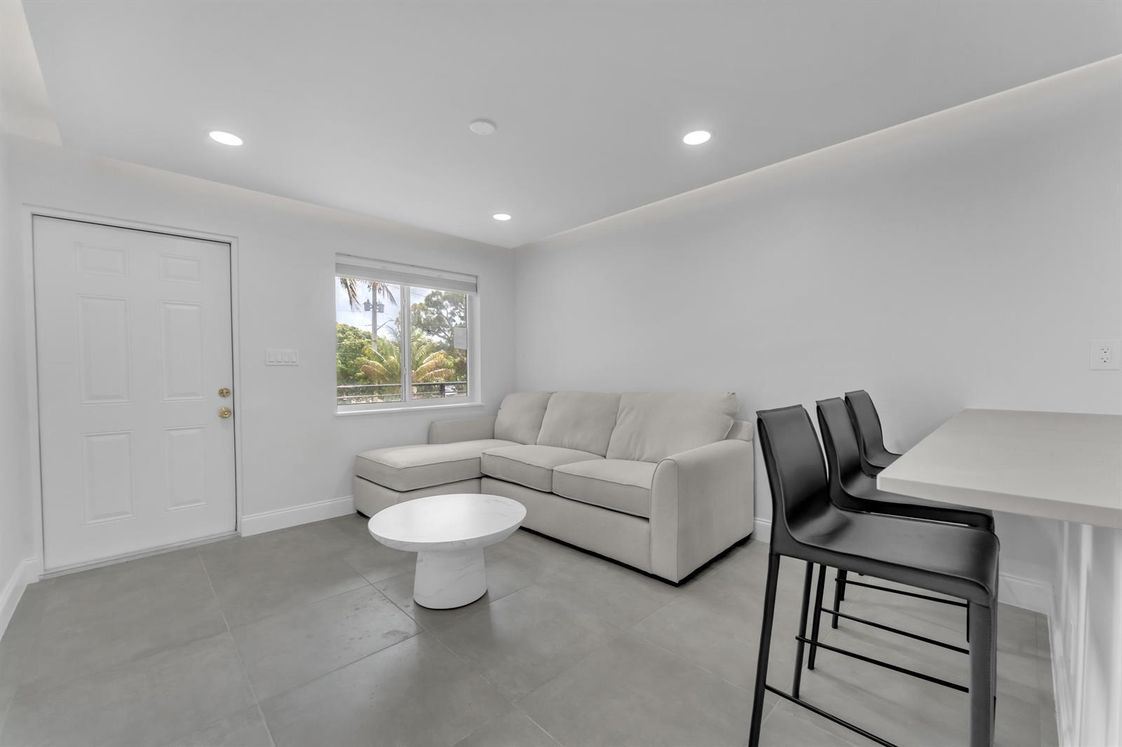 381 SE 15th Avenue # 1, Deerfield Beach FL 33441 photo 2