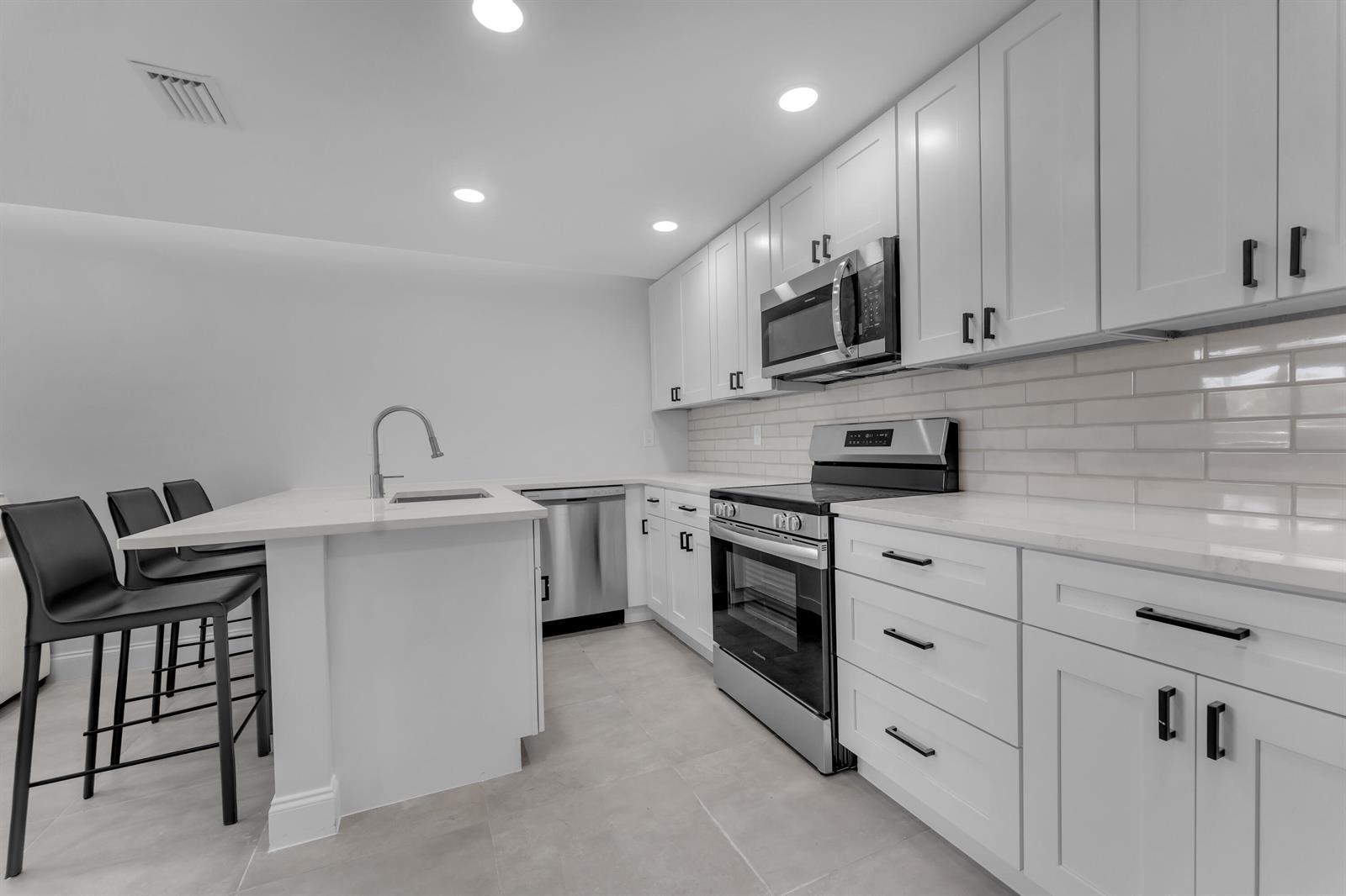 381 SE 15th Avenue # 1, Deerfield Beach FL 33441 photo 3