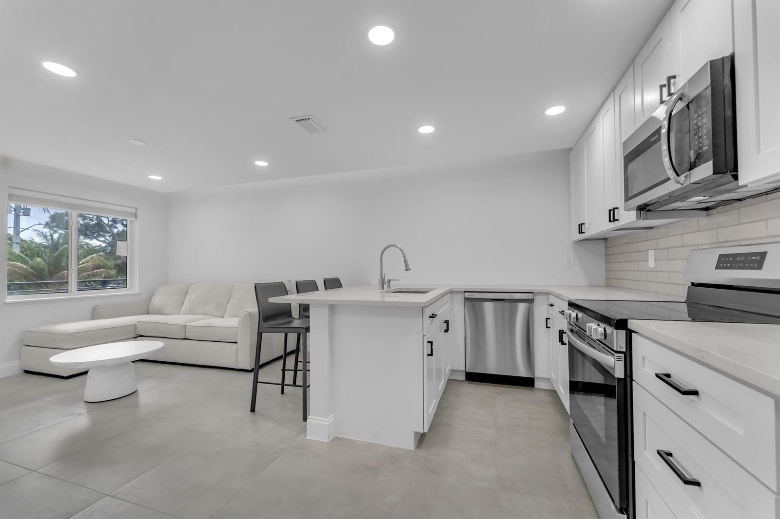 381 SE 15th Avenue # 1, Deerfield Beach FL 33441 photo 5