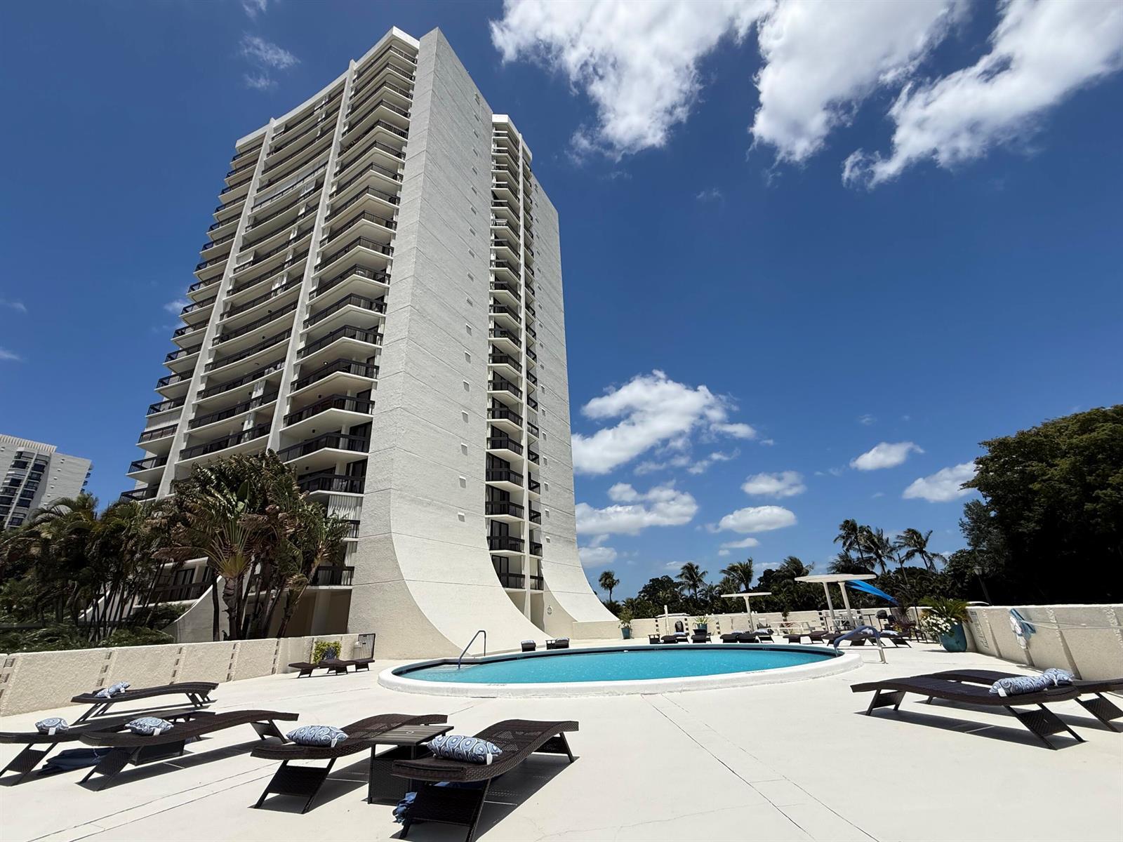 2000 Presidential Way # 1204, West Palm Beach FL 33401 photo 3