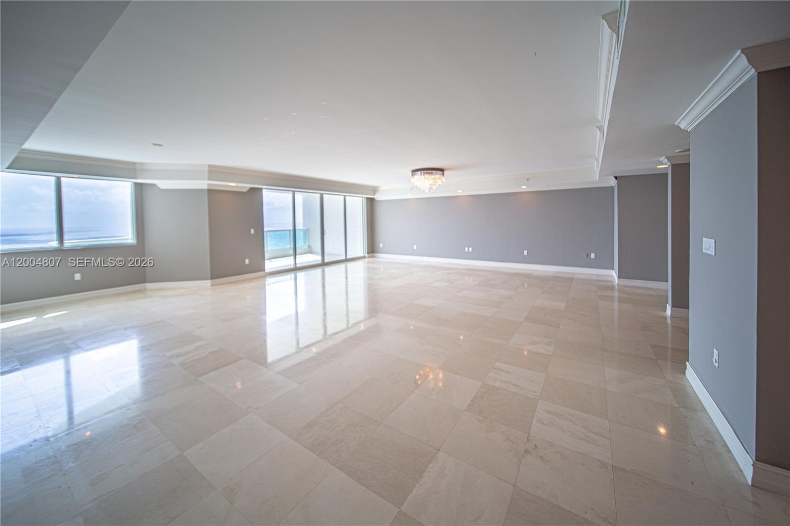 20201 E Country Club Dr, Aventura FL 33180 photo 4