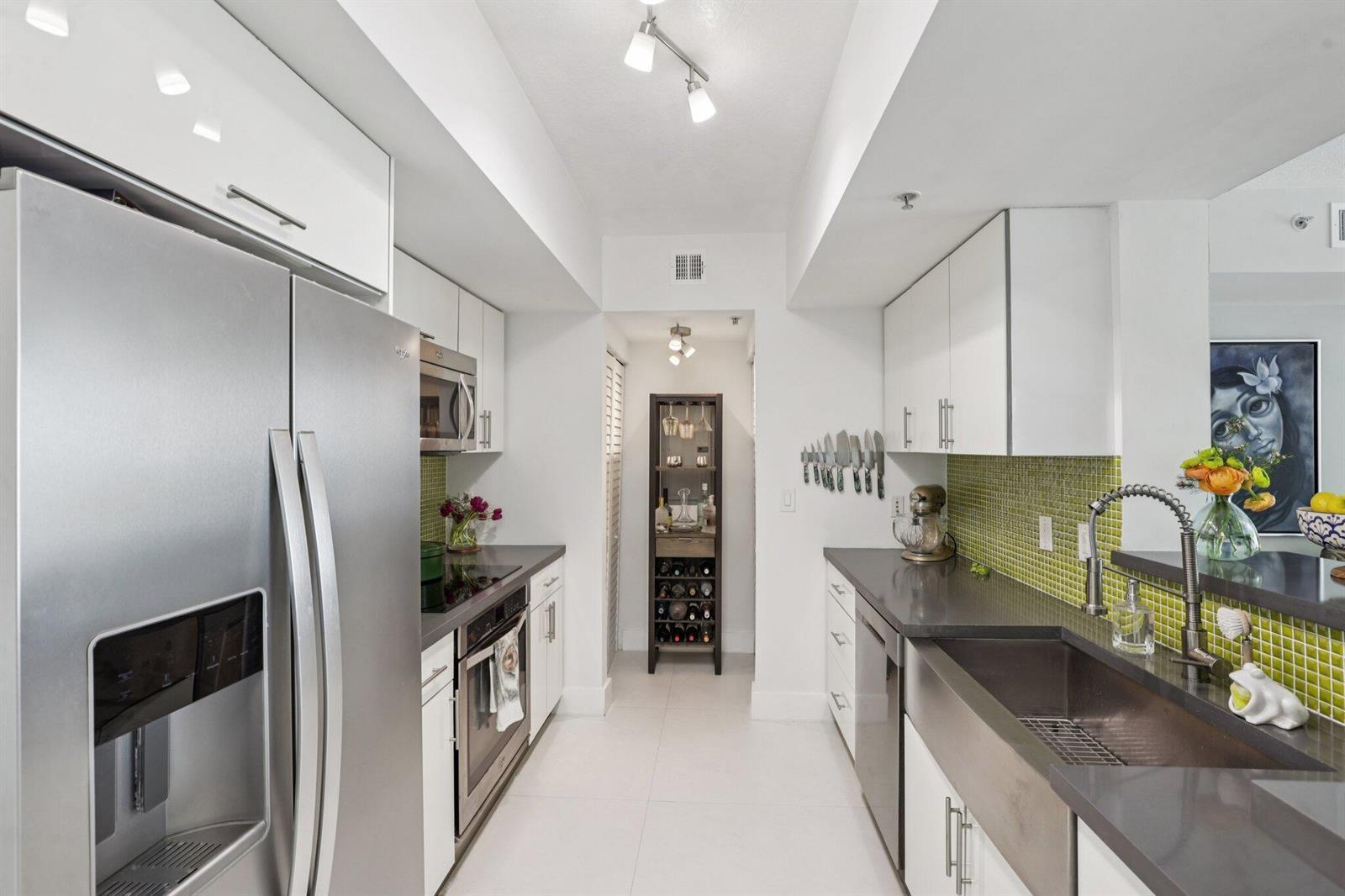 335 S Biscayne Boulevard # 1607, Miami FL 33131 photo 3