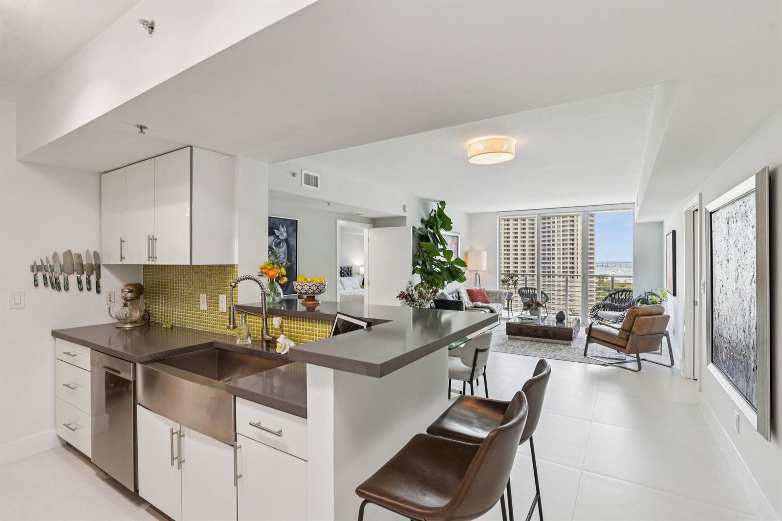 335 S Biscayne Boulevard # 1607, Miami FL 33131 photo 5