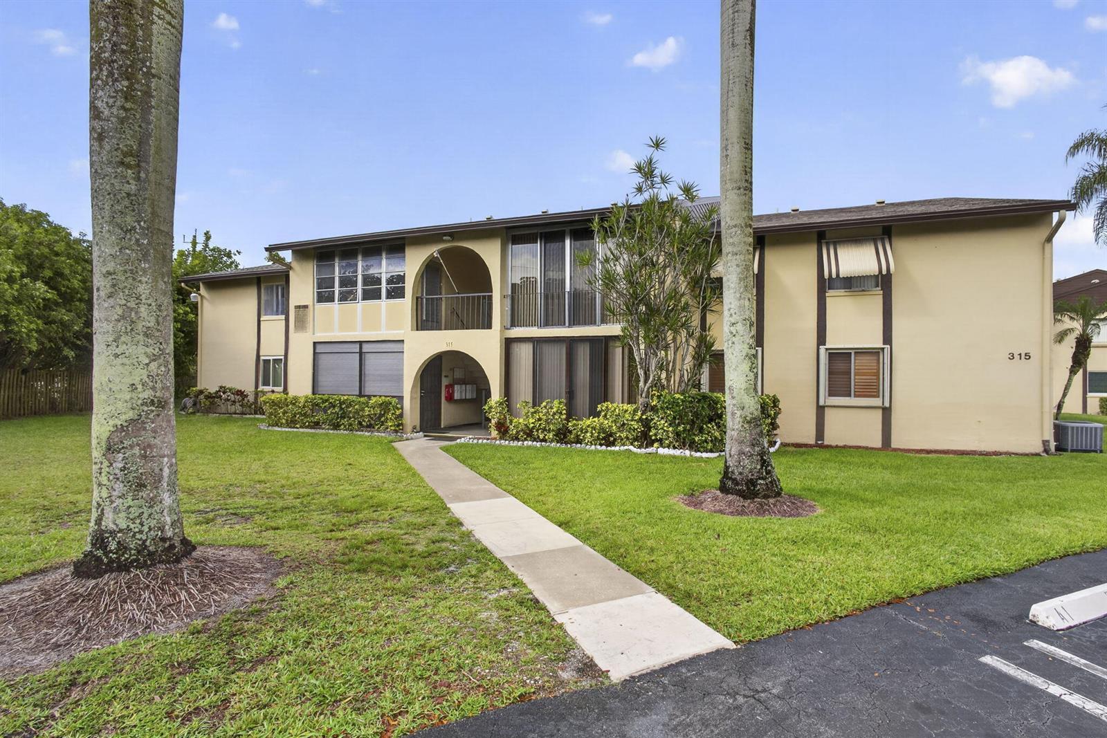 315 Pine Ridge Circle # 1, FL 33463 photo 2