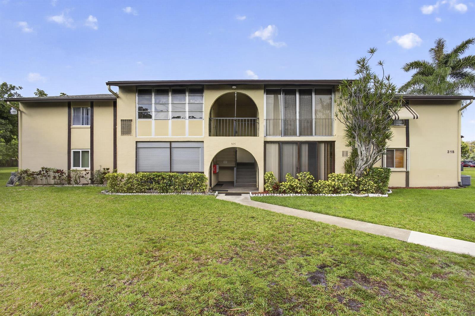315 Pine Ridge Circle # 1, FL 33463 photo 3