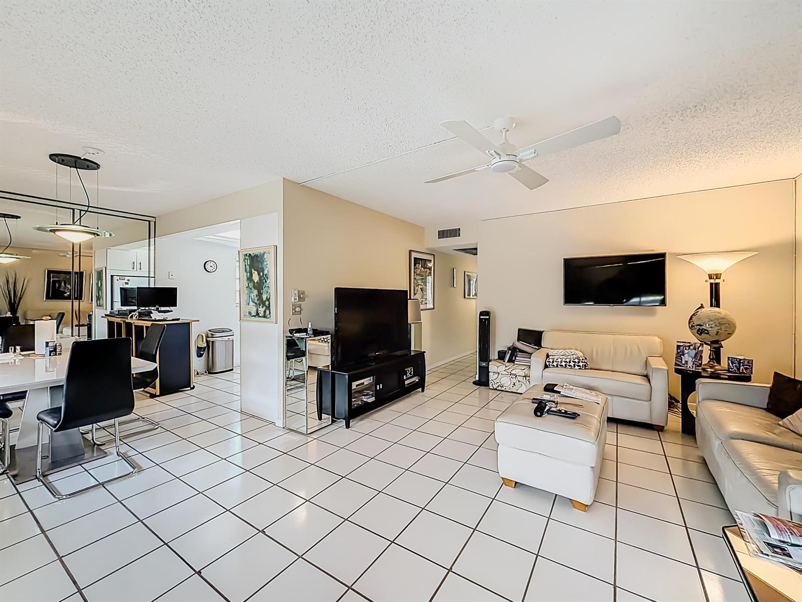 2114 Oakridge V, Deerfield Beach FL 33442 photo 3
