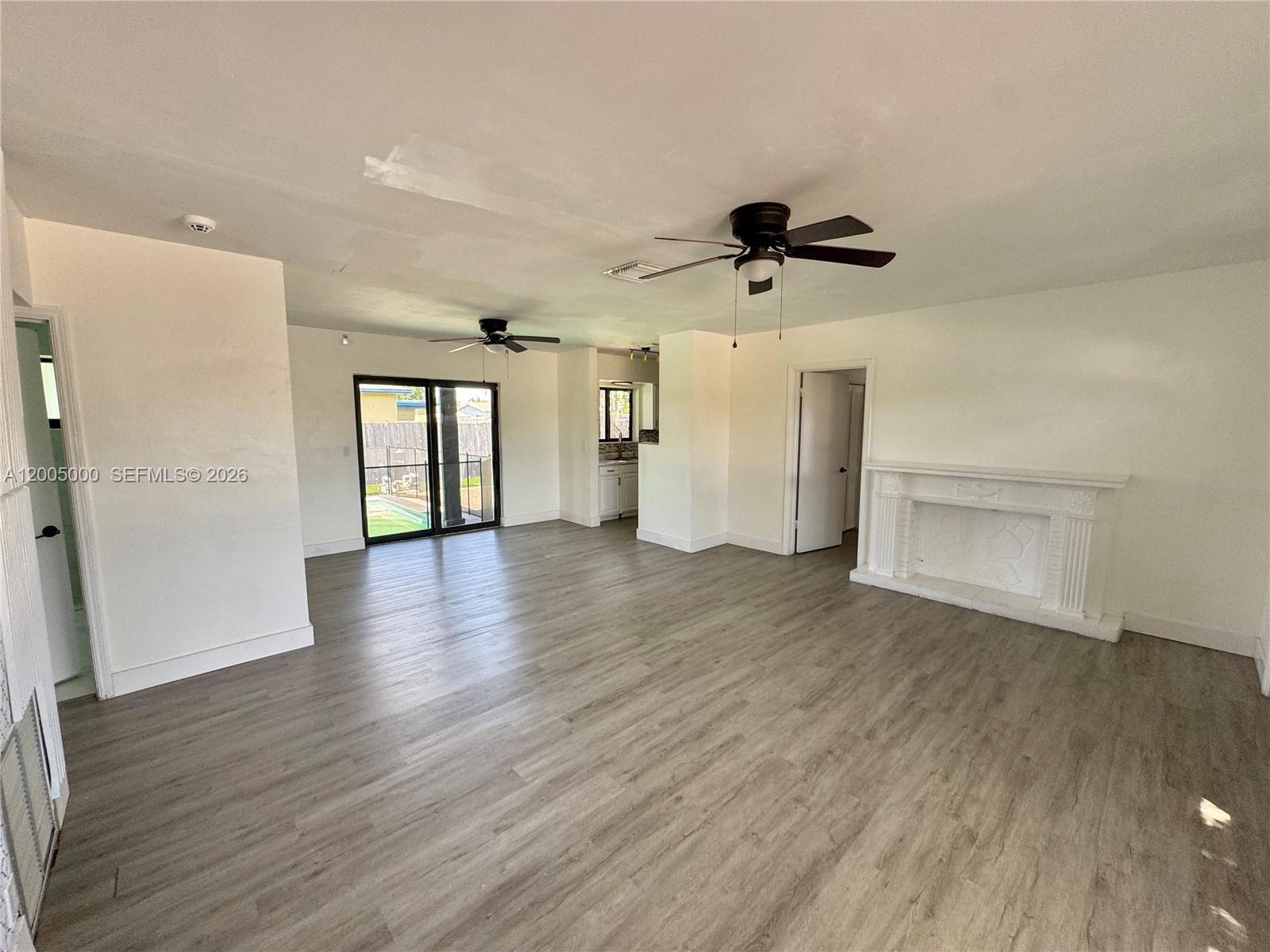6901 SW 10th Ct, Pembroke Pines FL 33023 photo 2