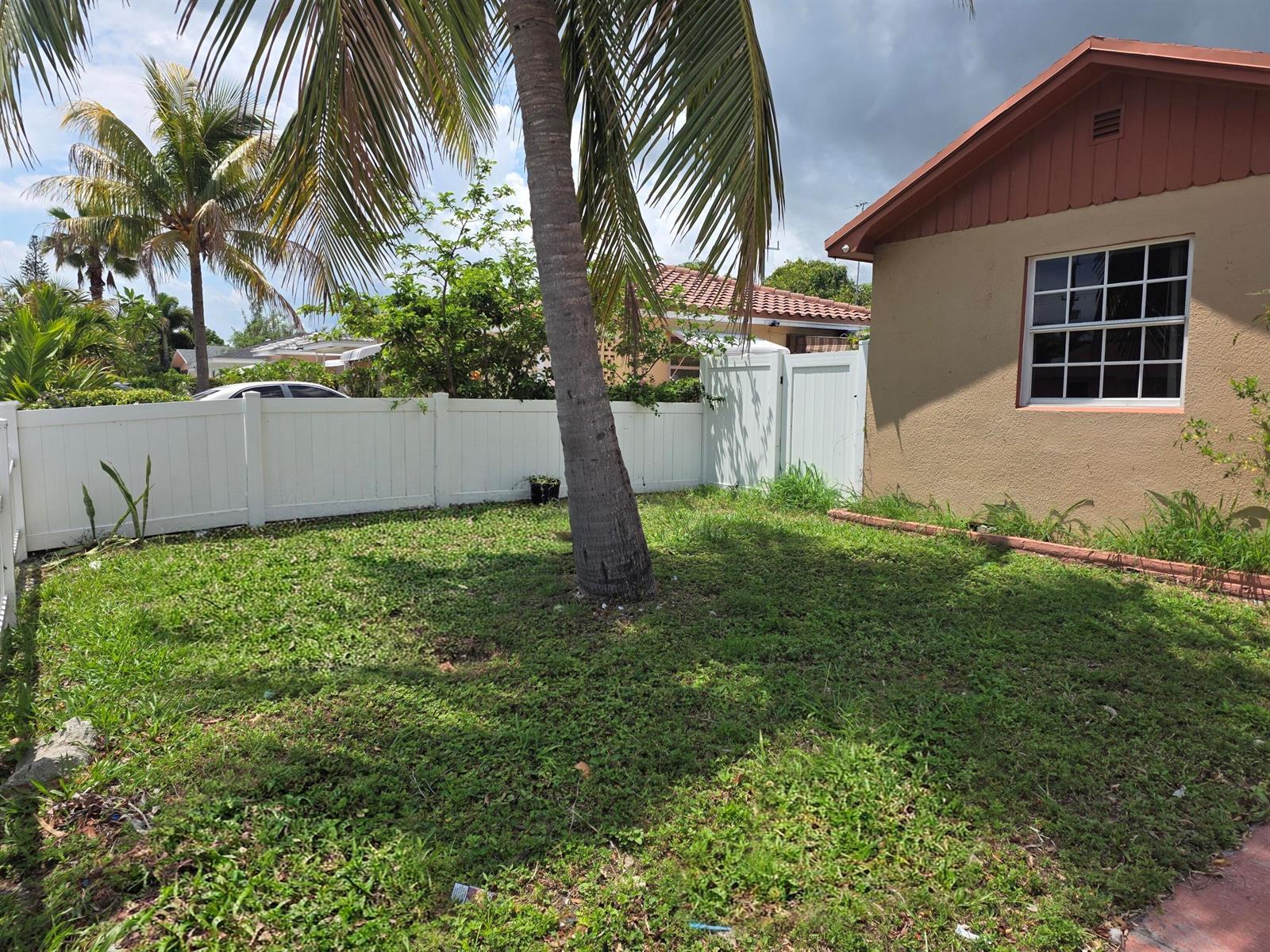 905 S F Street, FL 33460 photo 4