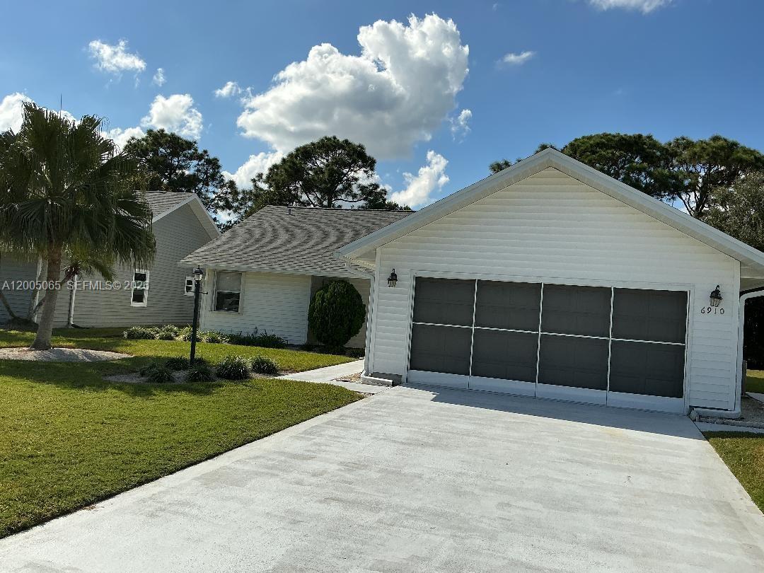 6910 SE Lillian Ct, Stuart FL 34997 photo 2