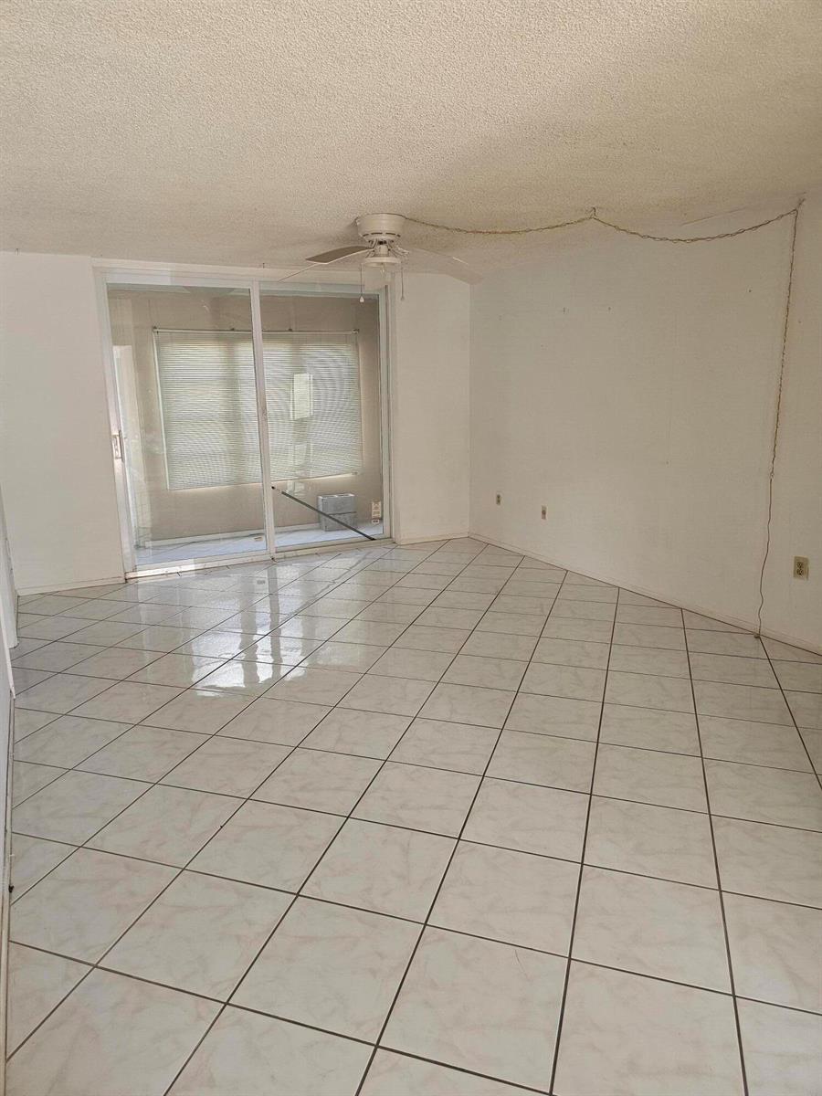 8060 Sunrise Lakes Drive E # 109, Sunrise FL 33322
