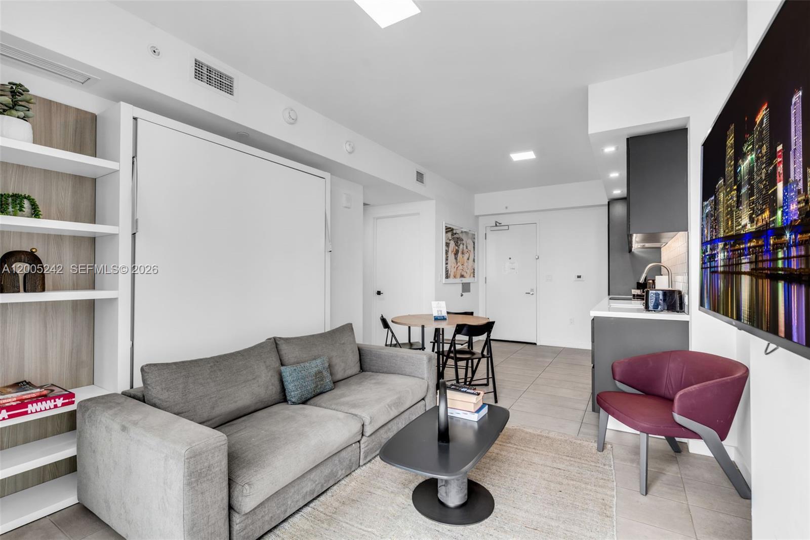 227 NE 2nd St # 2503, Miami FL 33132 photo 4