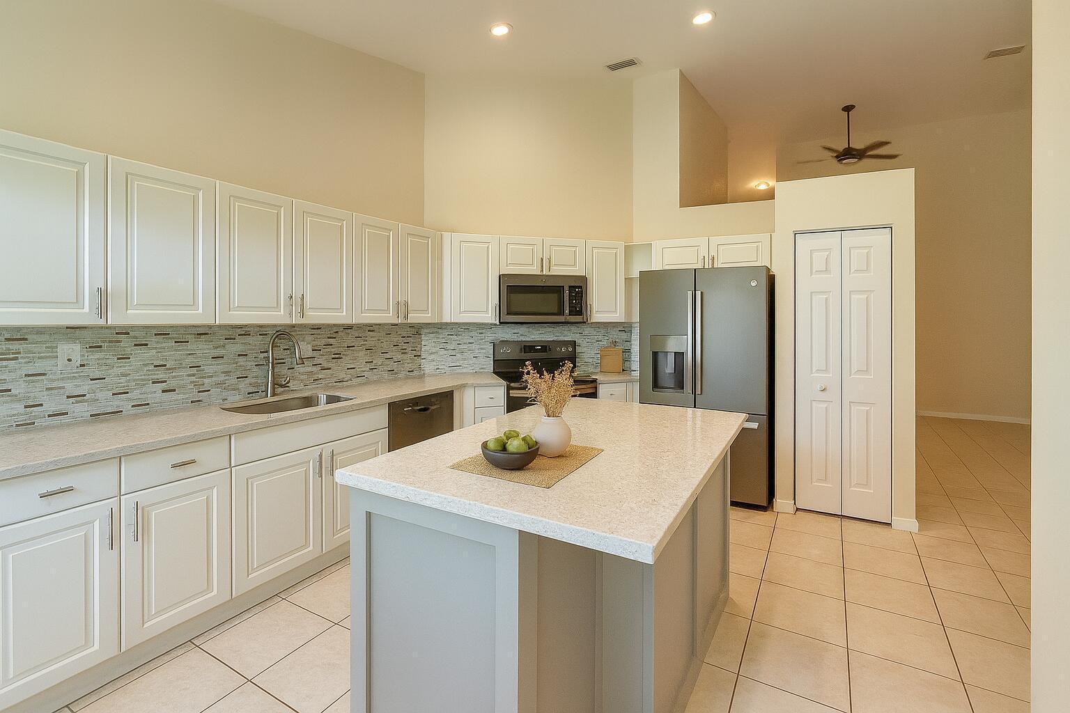 2400 E Aragon Boulevard Unit 2, Sunrise FL 33313 photo 5