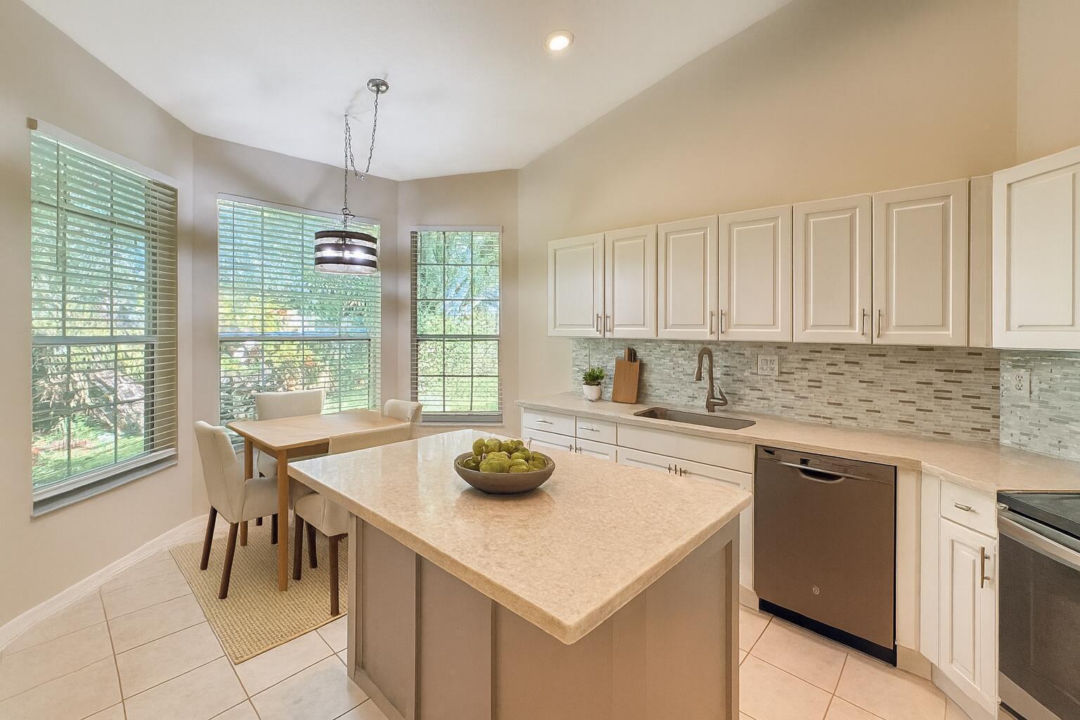 2400 E Aragon Boulevard Unit 2, Sunrise FL 33313 photo 4