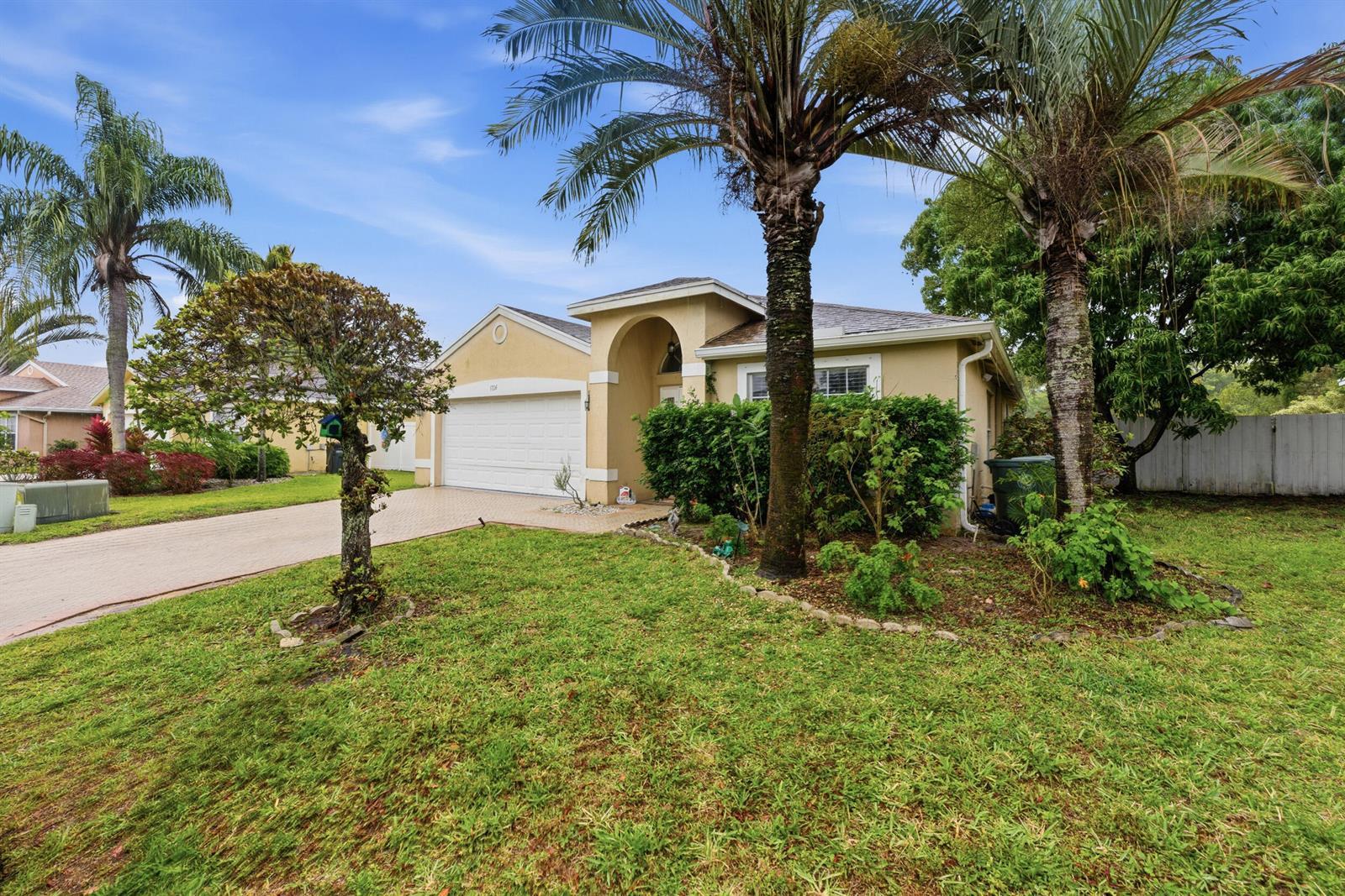 1724 Sawgrass Circle, FL 33413