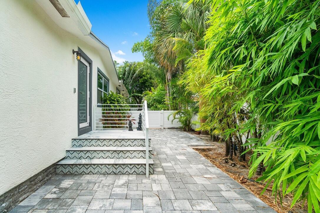 353 E Lakewood Road, West Palm Beach FL 33405 photo 5