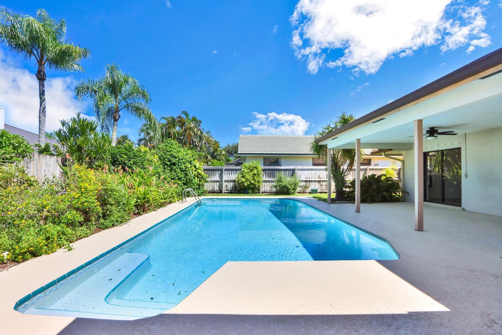 85 Hickory Hill Road, Jupiter FL 33469 photo 2