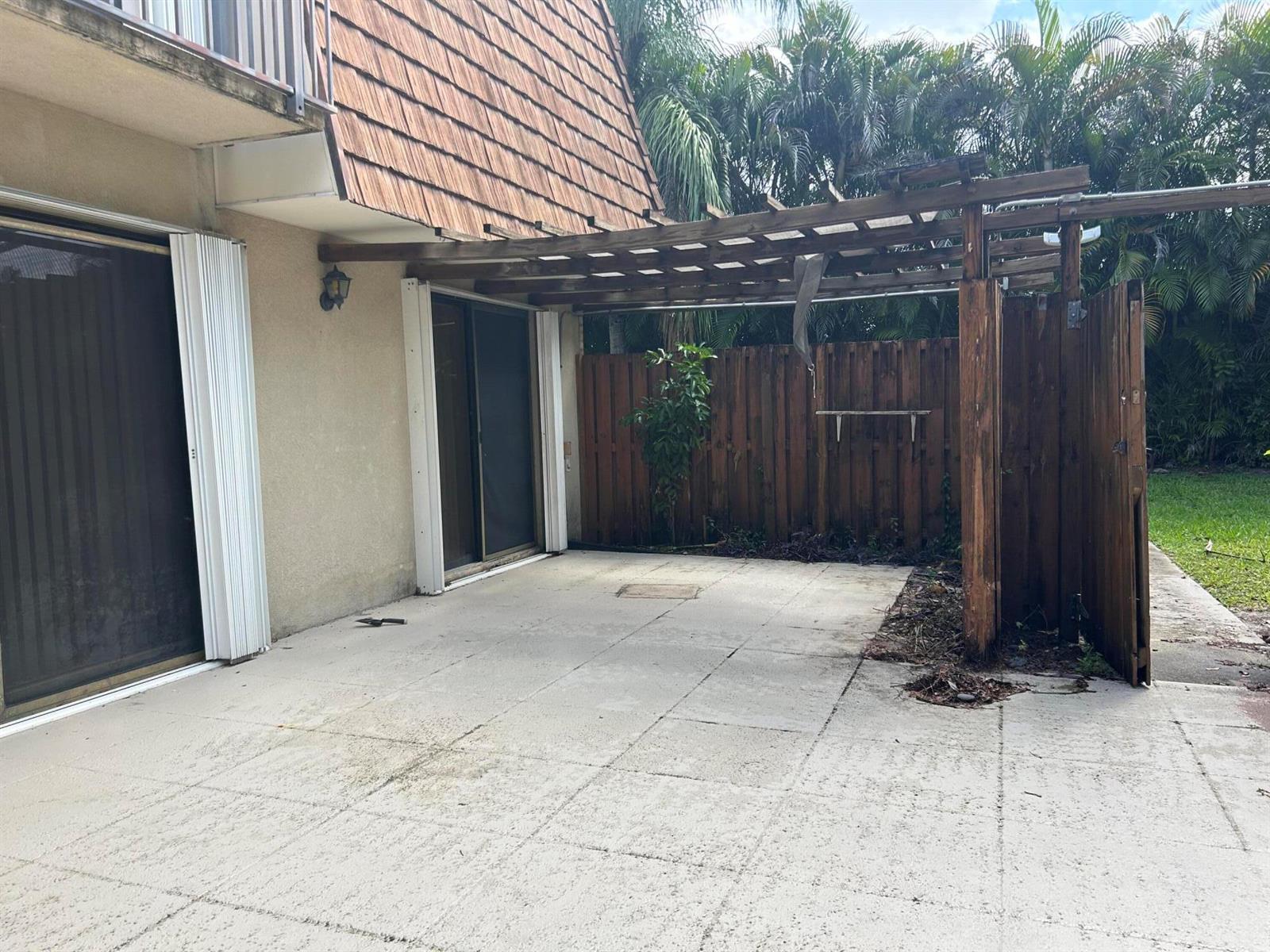 1014 10th Lane, FL 33463 photo 5