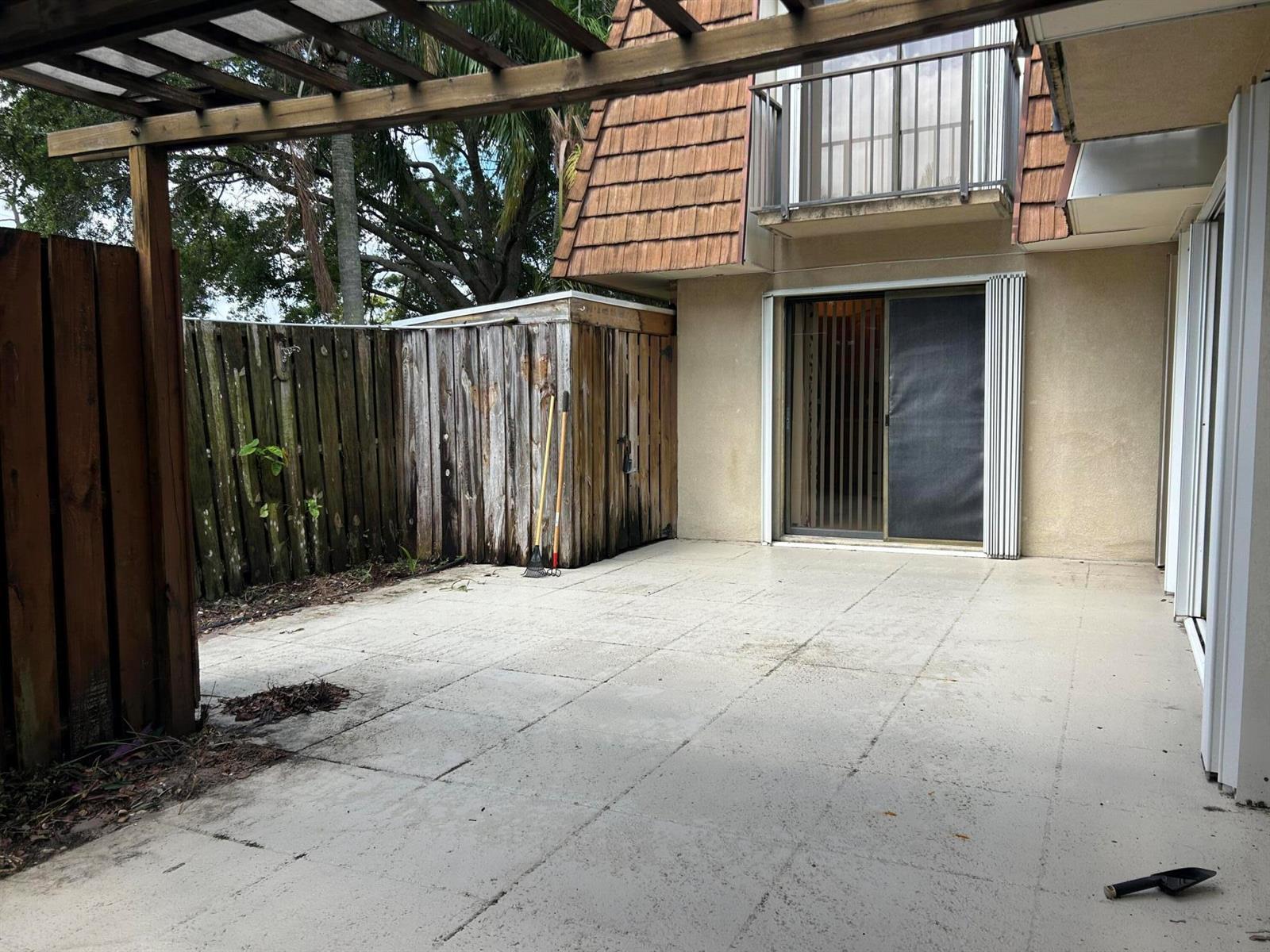 1014 10th Lane, FL 33463 photo 4
