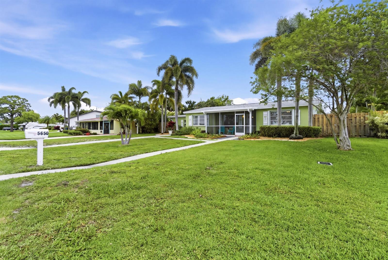 5650 Lake Osborne Drive, Lake Worth FL 33461 photo 3