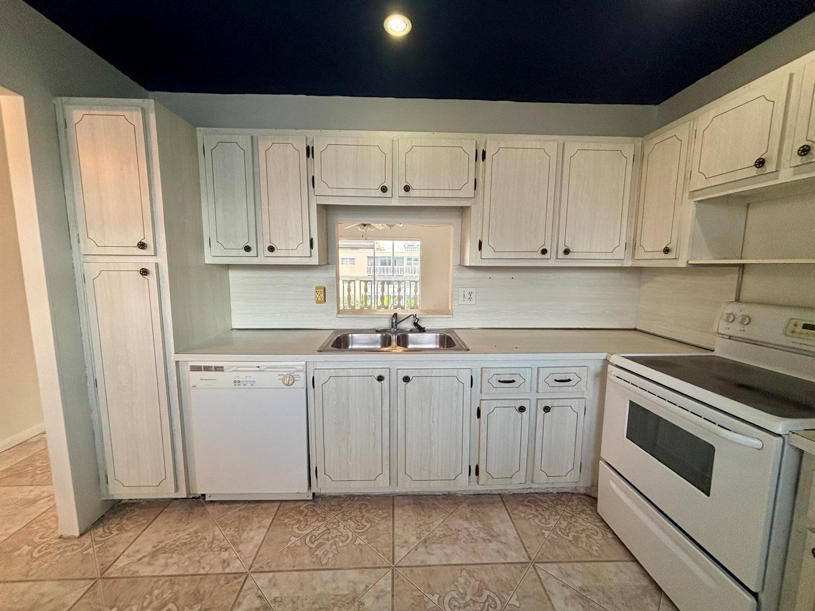 232 NE 12th Avenue # 501, Hallandale Beach FL 33009 photo 4