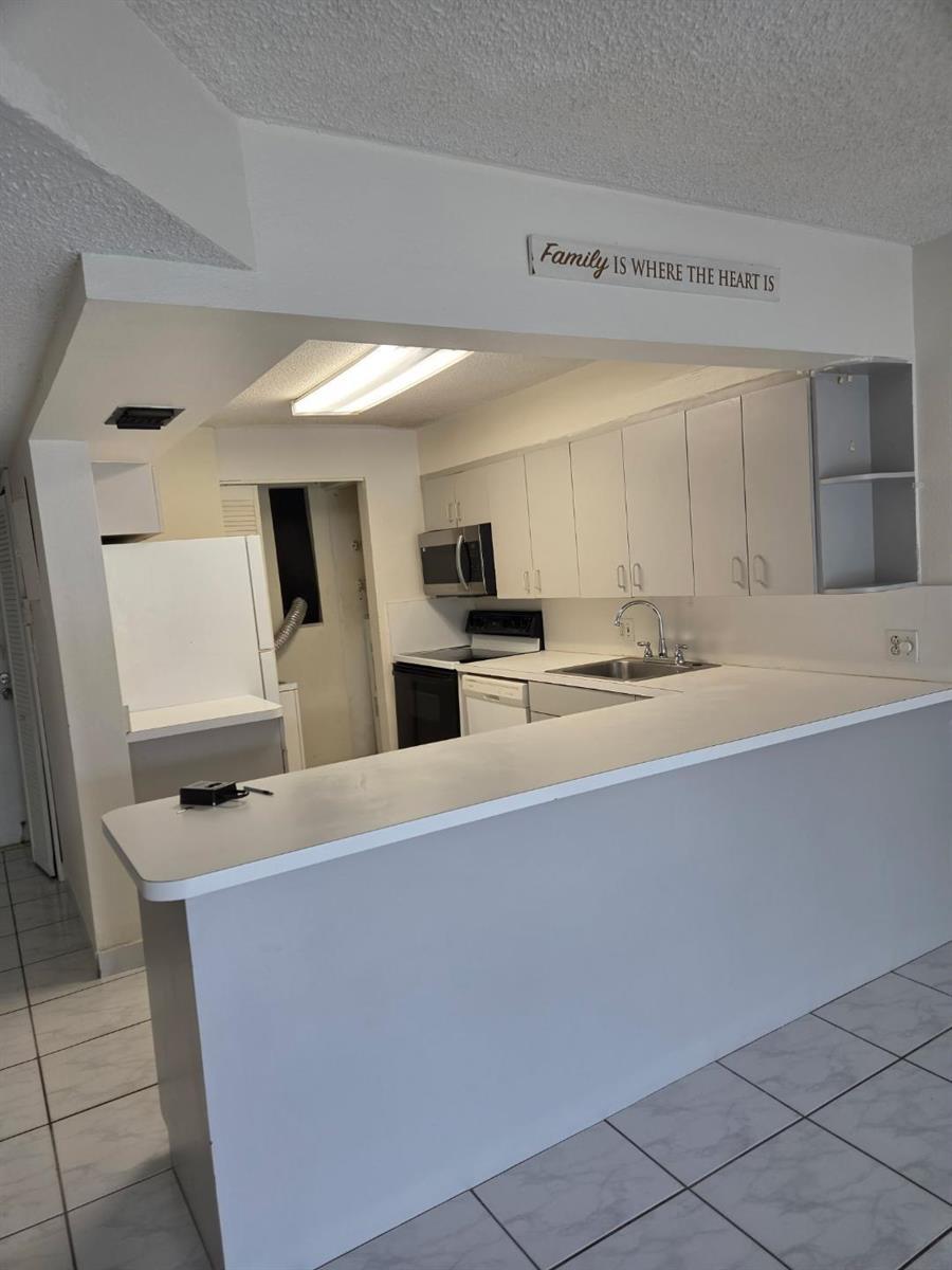 8040 N Colony Cir Circle # 102, Tamarac FL 33321