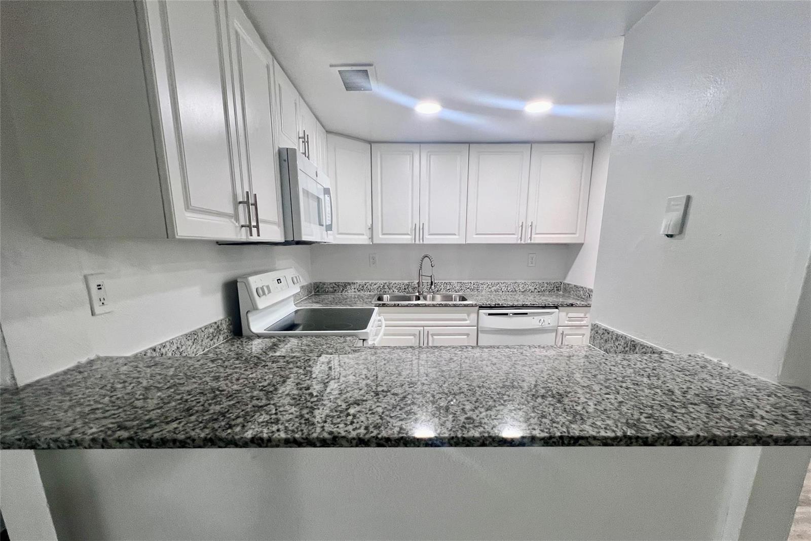 17350 NW 68th Avenue # 419, Hialeah FL 33015 photo 2