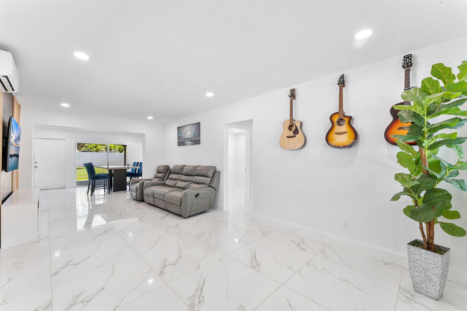822 S C Street, FL 33460 photo 2