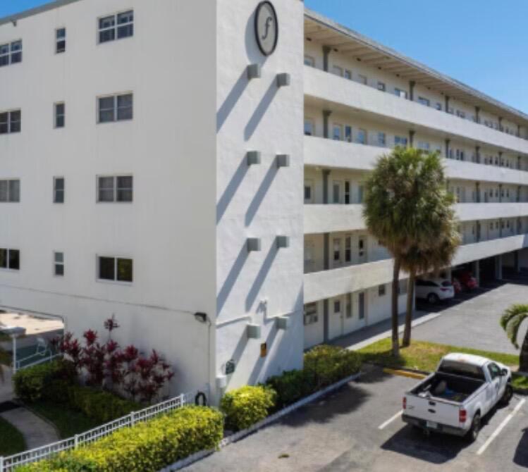 500 NE 14th Avenue NE # 404, Hallandale Beach FL 33009 photo 4
