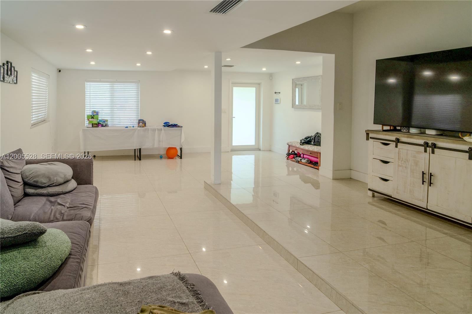 2148 NE 181st St, North Miami Beach FL 33162 photo 4