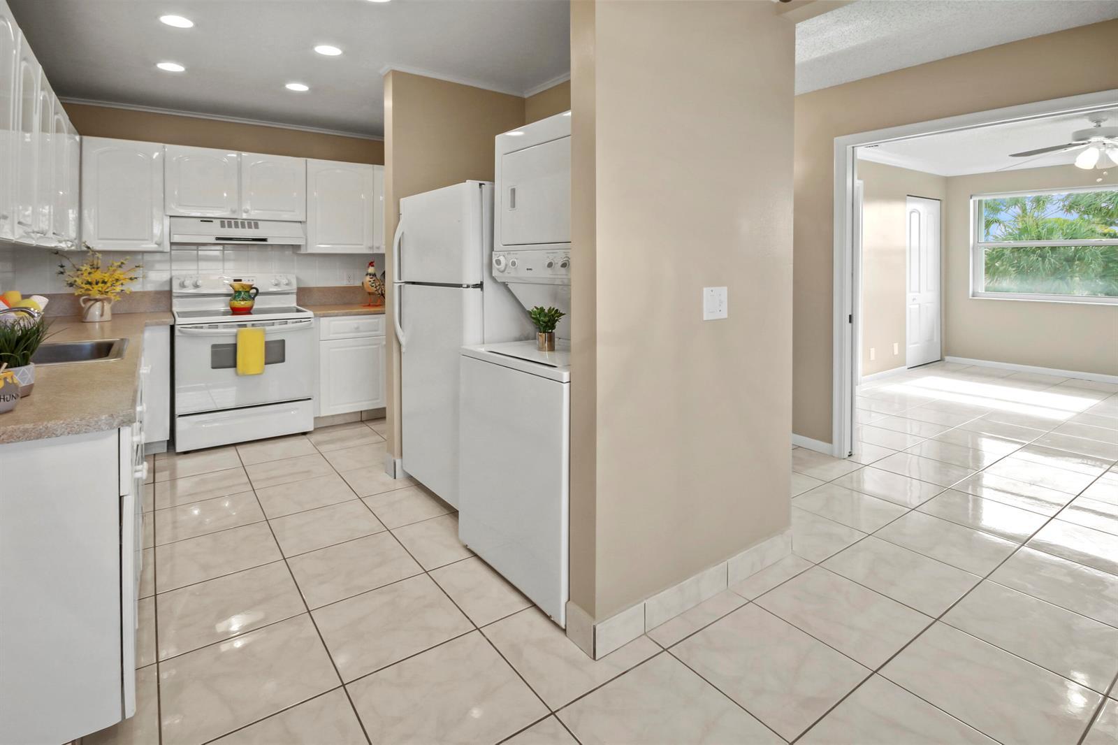 1421 NW 20th Avenue # 204, Delray Beach FL 33445 photo 2