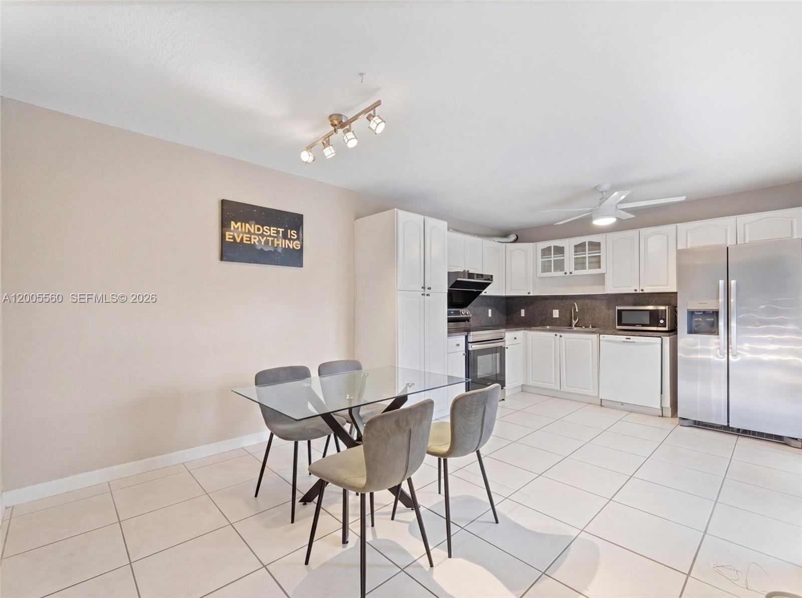 2532 Camelot Ct, Cooper City FL 33026 photo 3