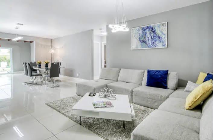 1905 N 45th Avenue, Hollywood FL 33021 photo 3