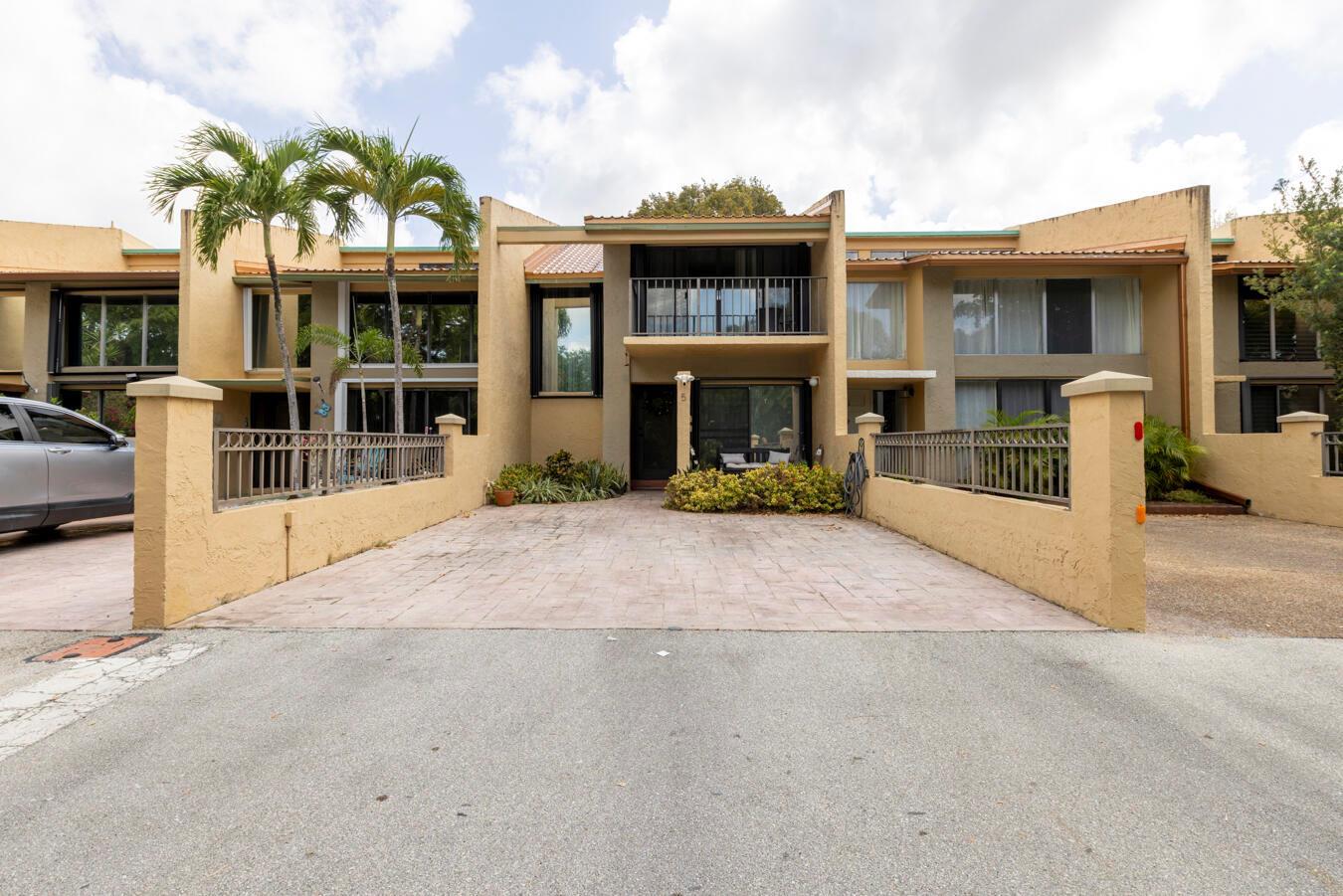 720 E Coco Plum Circle # 5, Plantation FL 33324