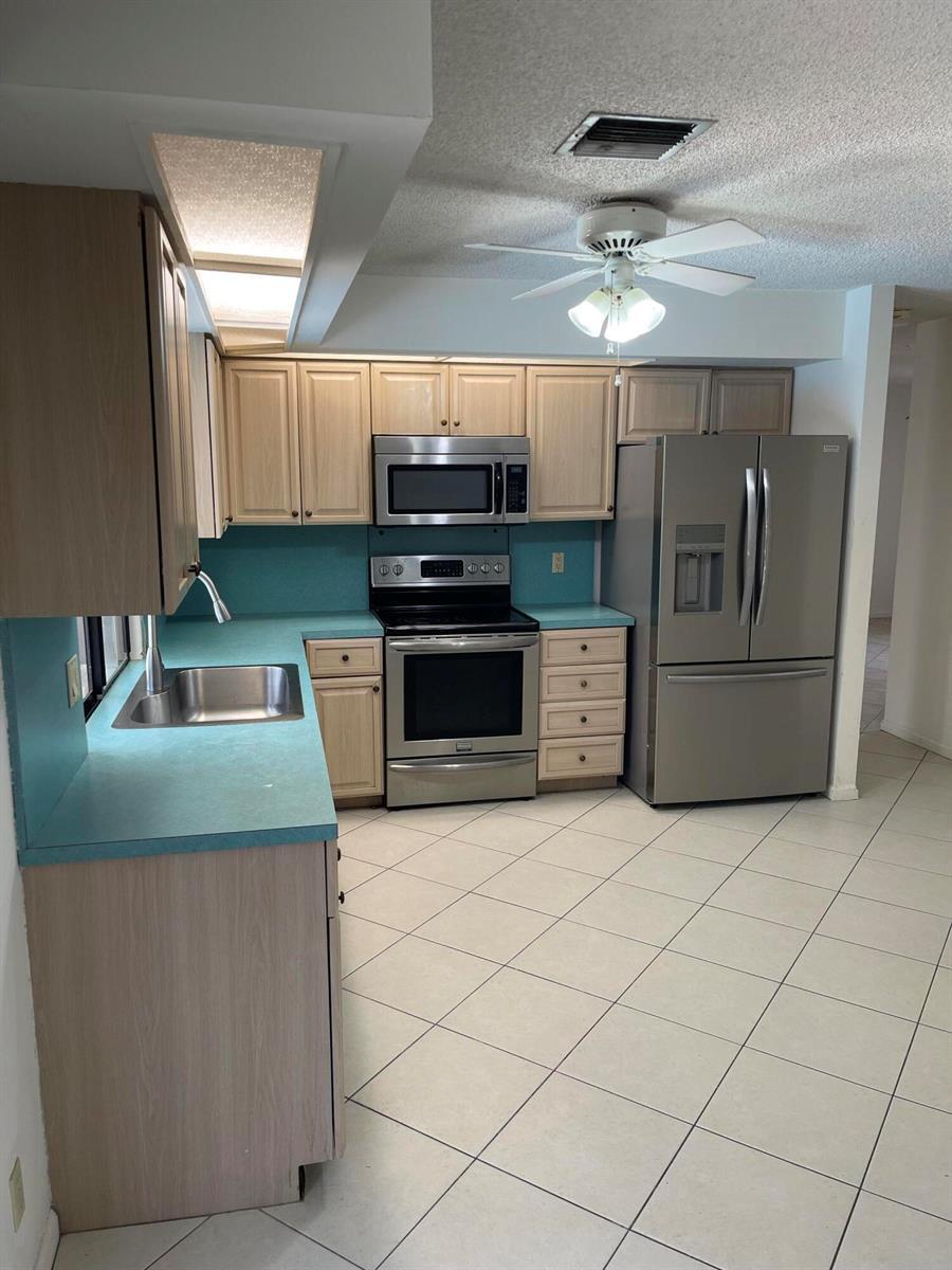 6050 Amberwoods Drive, Boca Raton FL 33433 photo 5