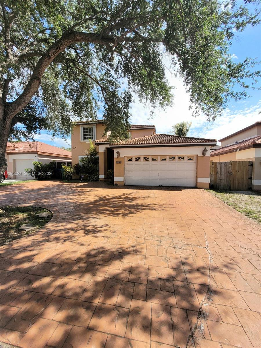 8248 NW 199th Ter, Hialeah FL 33015 photo 2